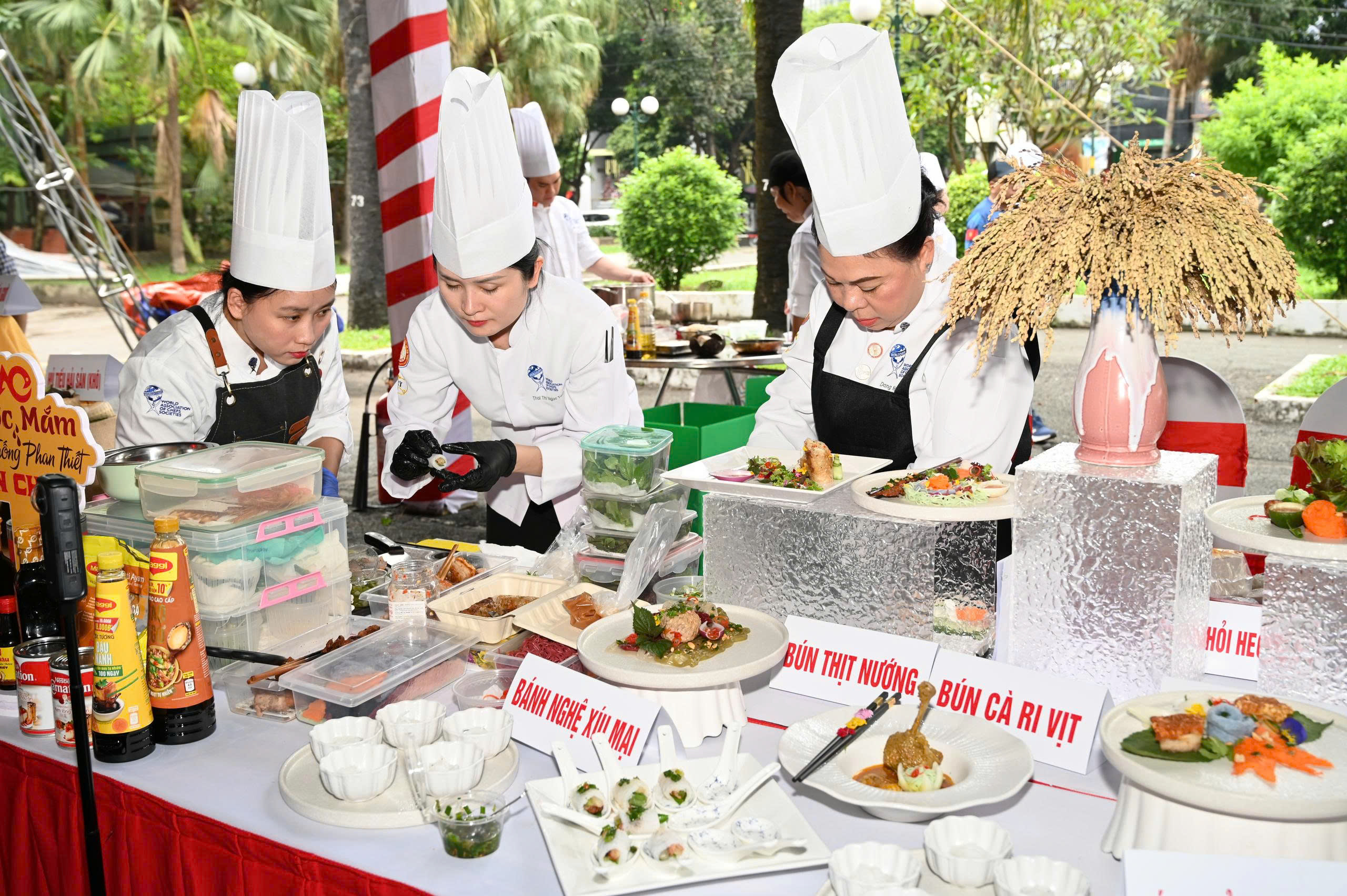 100 m&oacute;n ngon từ gạo, b&uacute;n vừa lập kỷ lục tại TP HCM c&oacute; g&igrave; hấp dẫn? - Ảnh 10.