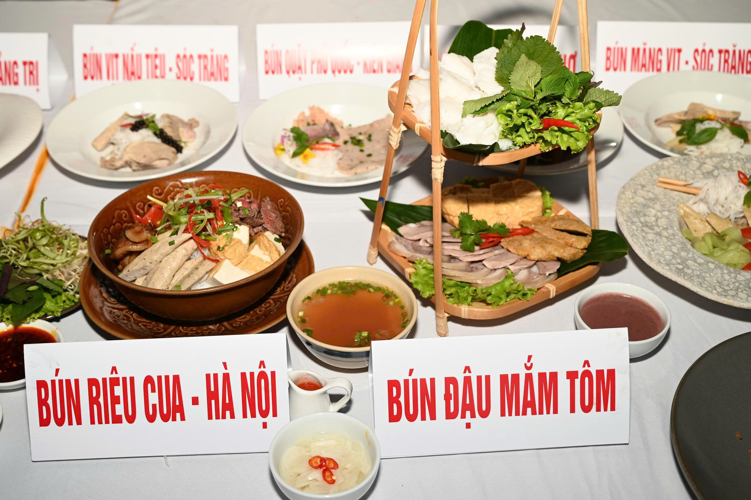 100 m&oacute;n ngon từ gạo, b&uacute;n vừa lập kỷ lục tại TP HCM c&oacute; g&igrave; hấp dẫn? - Ảnh 4.
