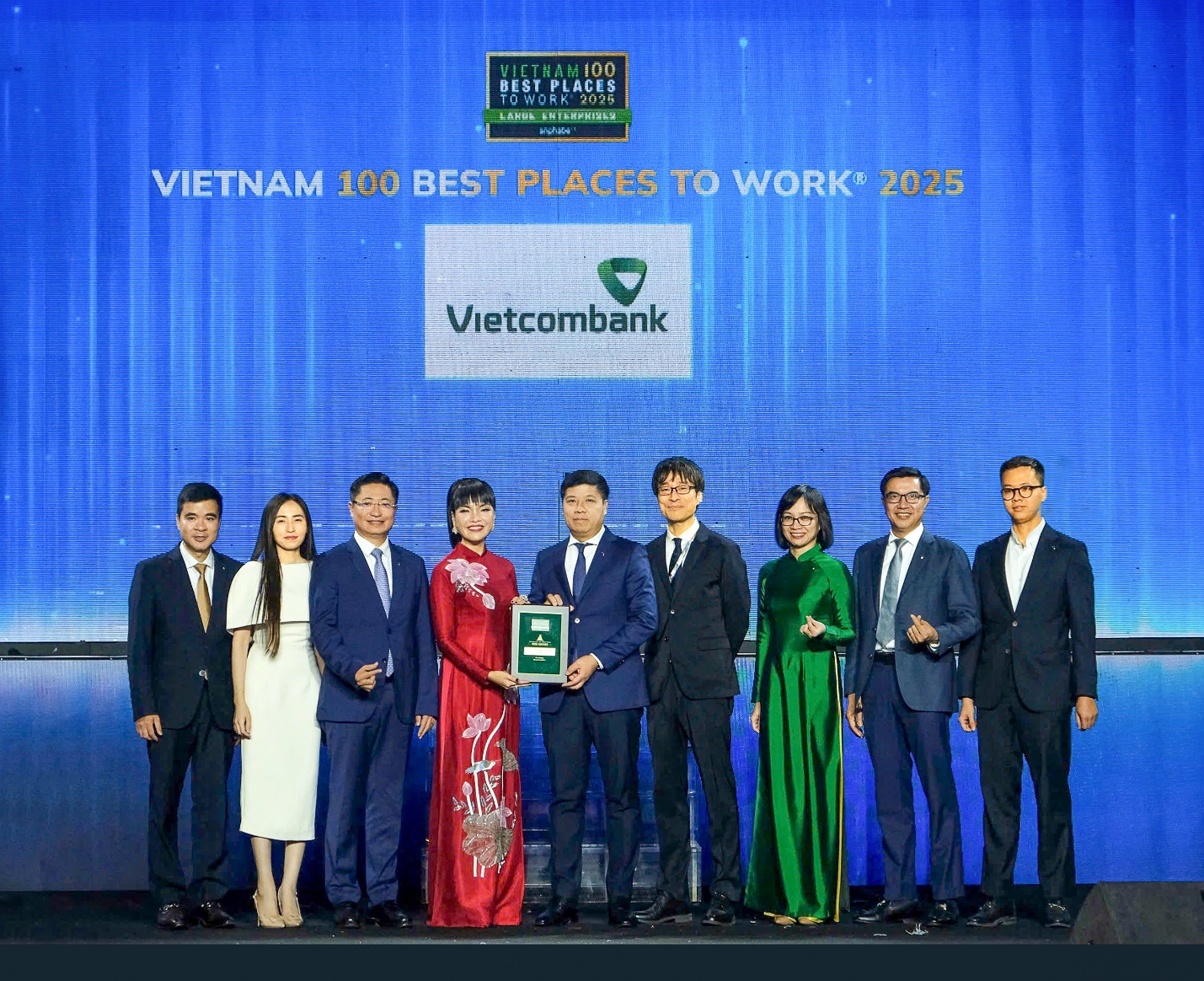 Vietcombank - một thập kỷ giữ vững vị thế ng&acirc;n h&agrave;ng c&oacute; m&ocirc;i trường l&agrave;m việc tốt nhất Việt Nam - Ảnh 2.