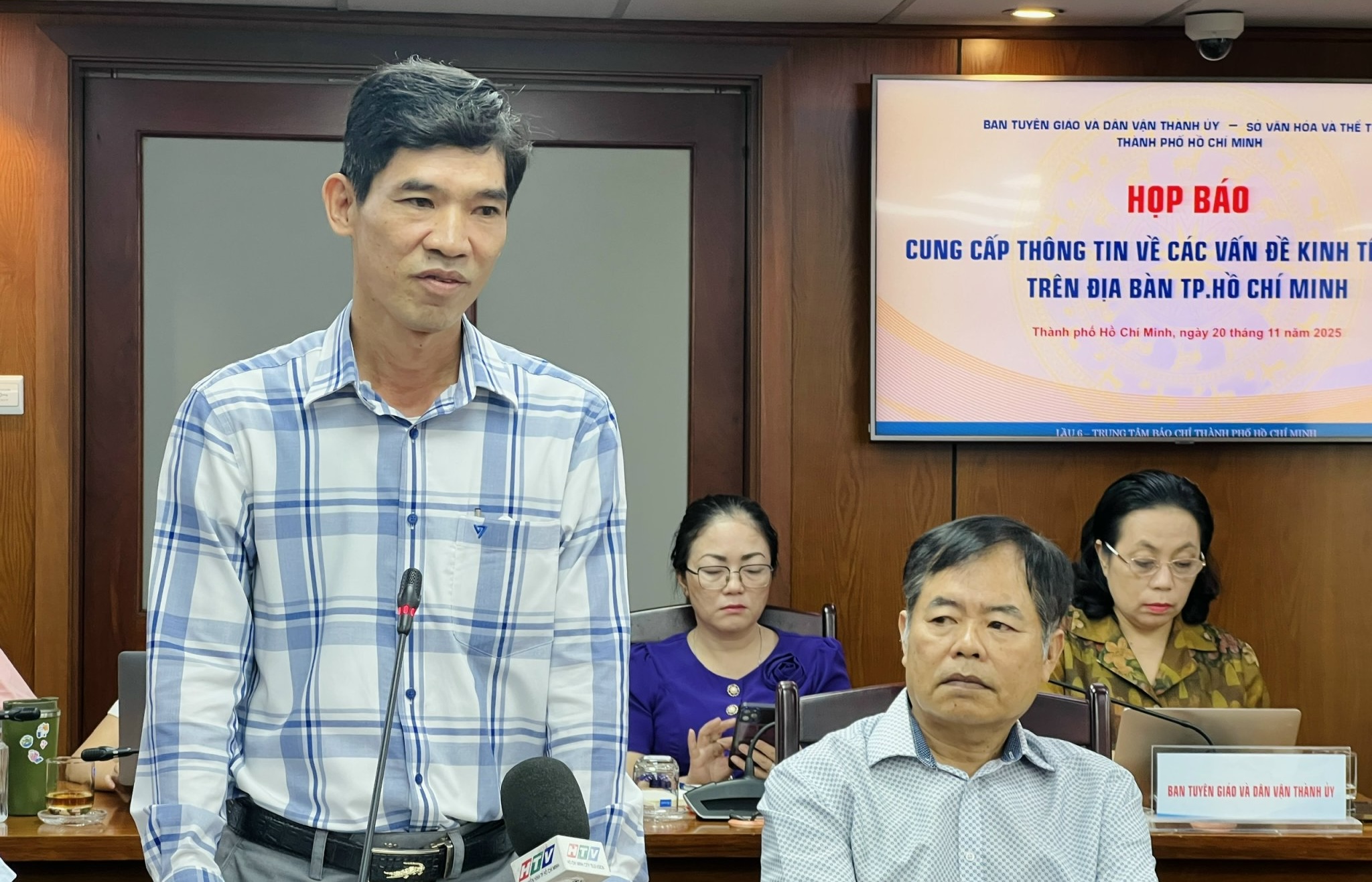 TPHCM c&oacute; nguy cơ thiếu rau củ do sạt lở v&agrave; mưa - Ảnh 1.