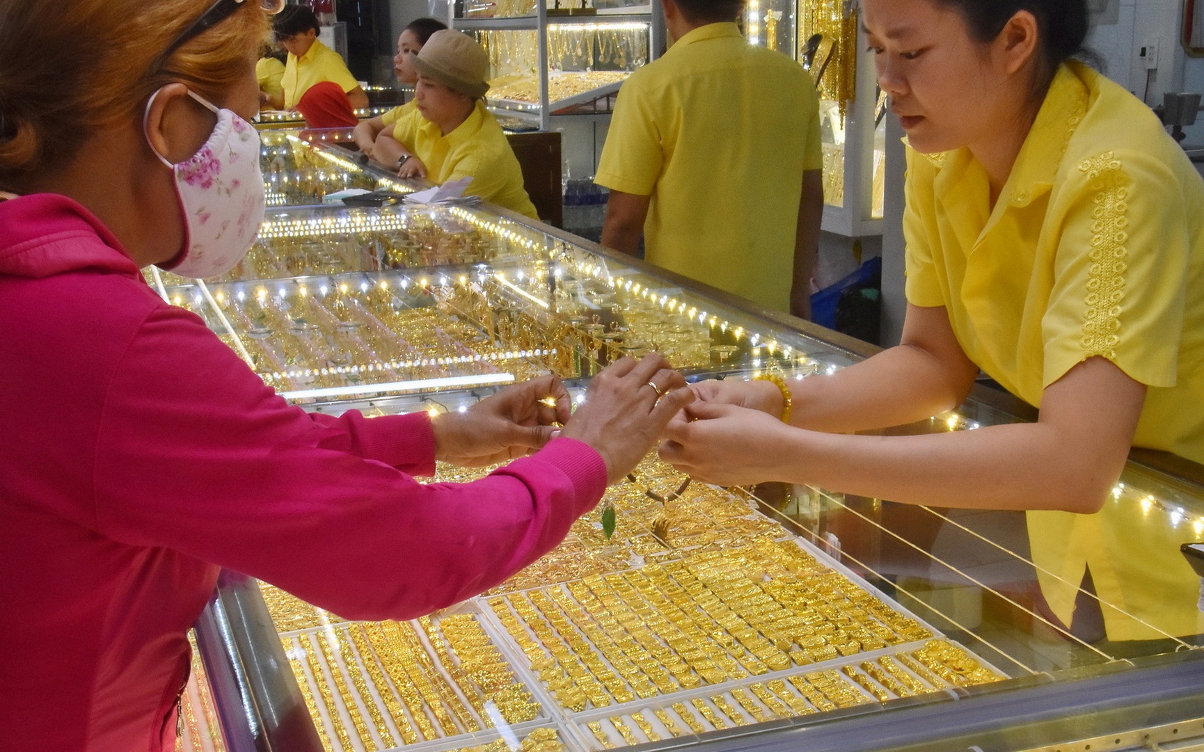 Giá vàng hôm nay 21-11: Tiếp tục suy yếu