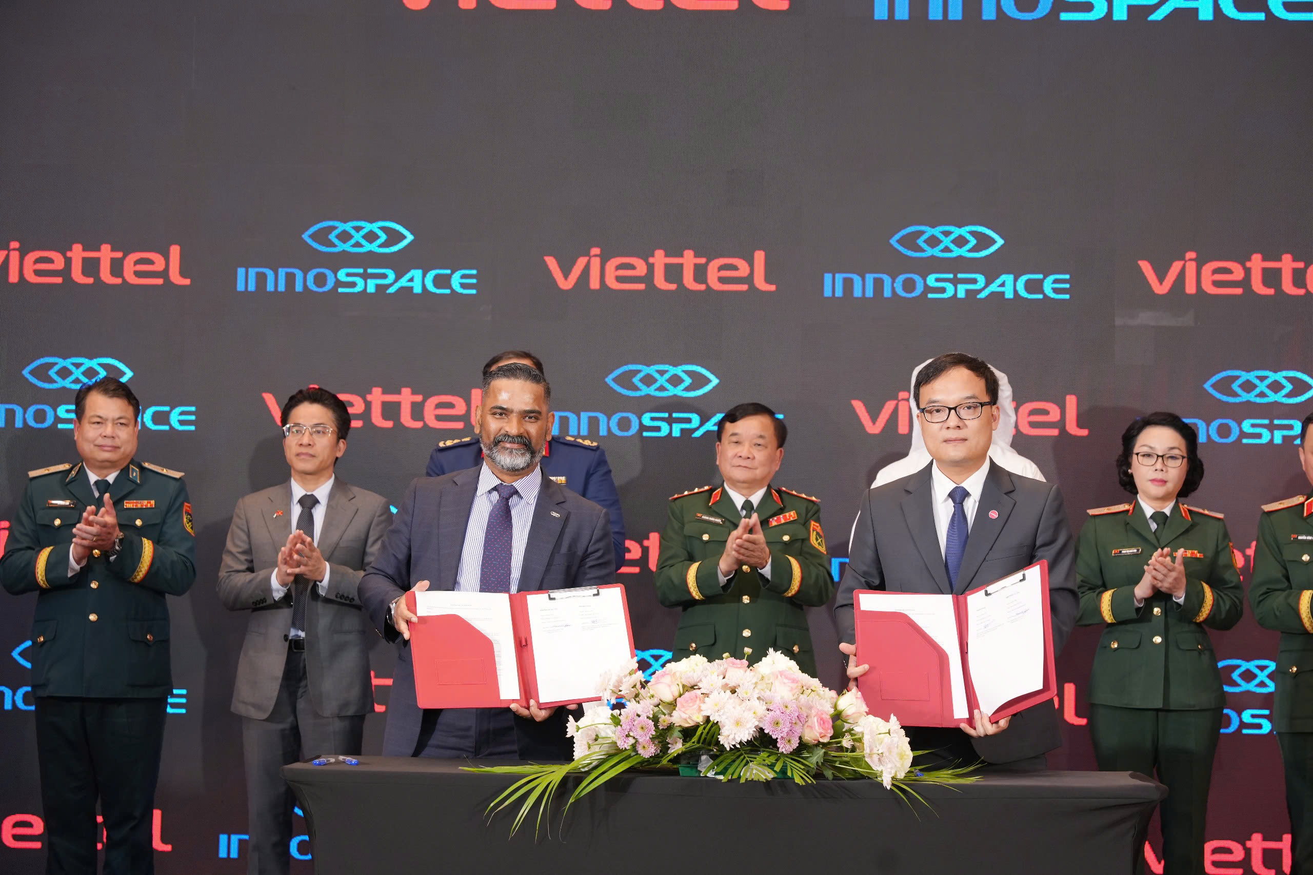  Thứ trưởng Bộ Quốc ph&ograve;ng Ho&agrave;ng Xu&acirc;n Chiến dự lễ khai trương Văn ph&ograve;ng đại diện Viettel tại UAE - Ảnh 3.
