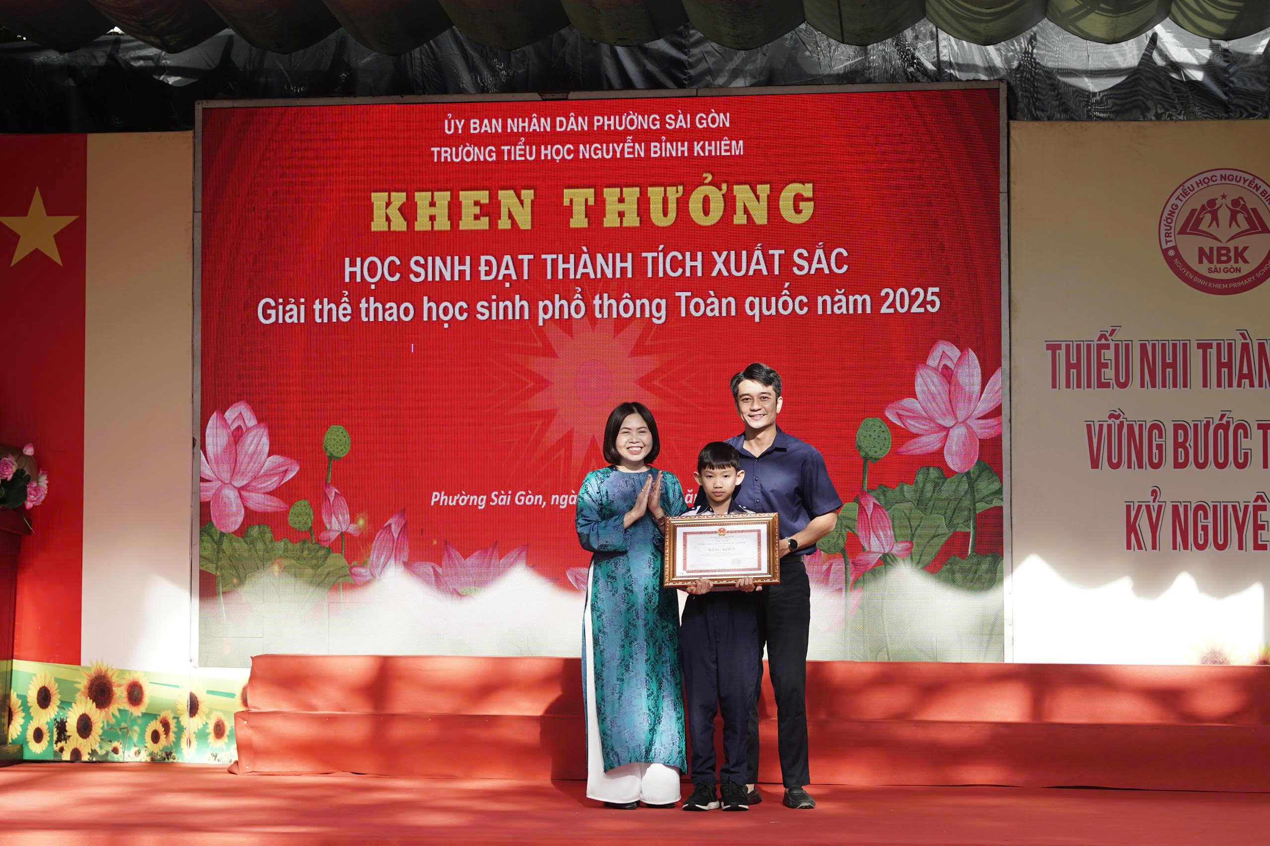 Rạng ngời ánh mắt cô, trò ngày Nhà giáo Việt Nam - Ảnh 7.