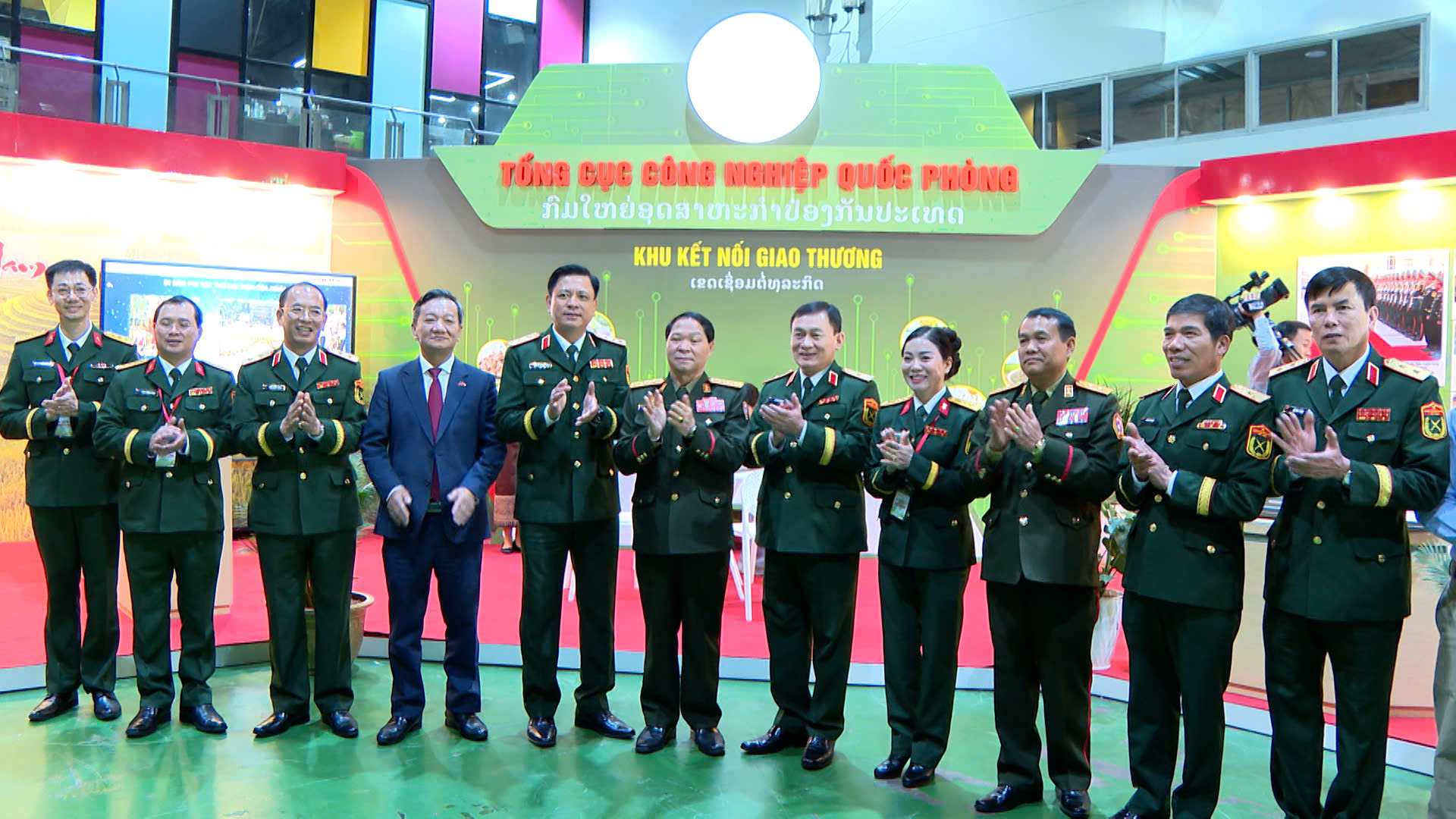 Khai mạc hội chợ Việt Nam - Lào 2025: Thắt chặt hữu nghị, mở rộng hợp tác - Ảnh 10.