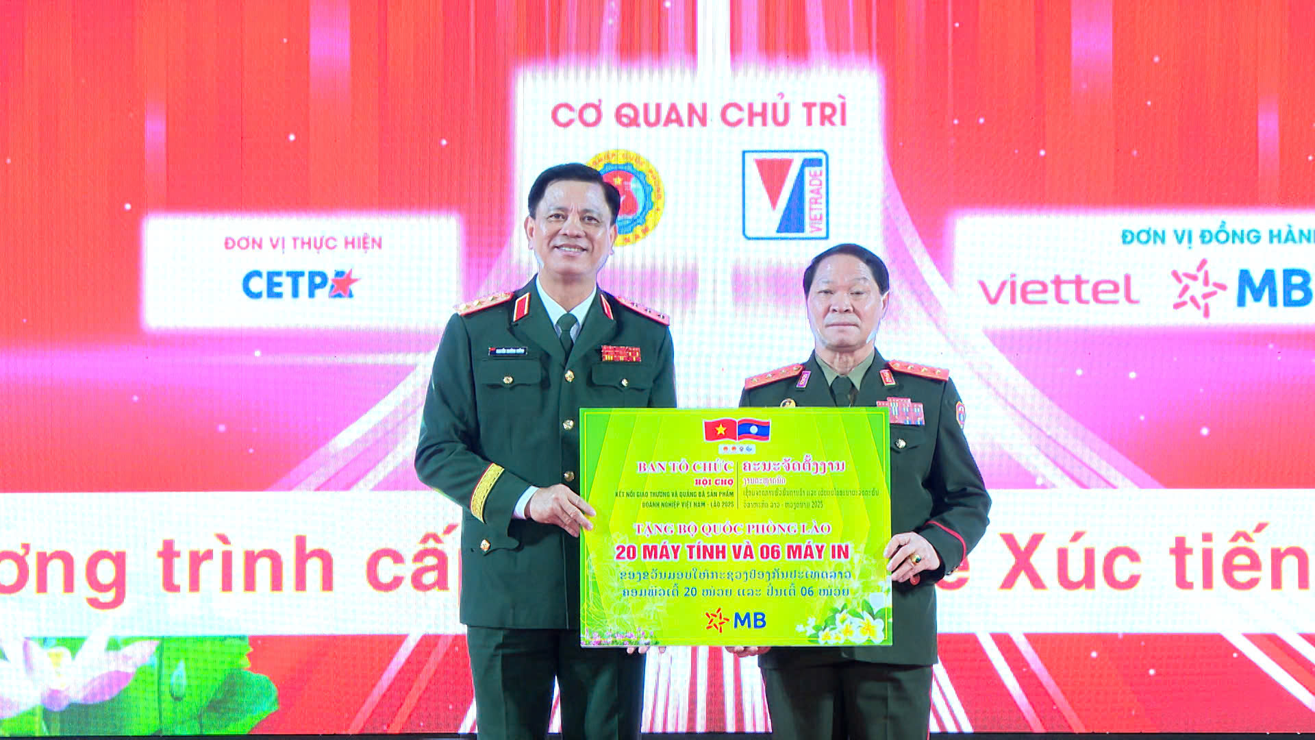 Khai mạc hội chợ Việt Nam - Lào 2025: Thắt chặt hữu nghị, mở rộng hợp tác - Ảnh 7.