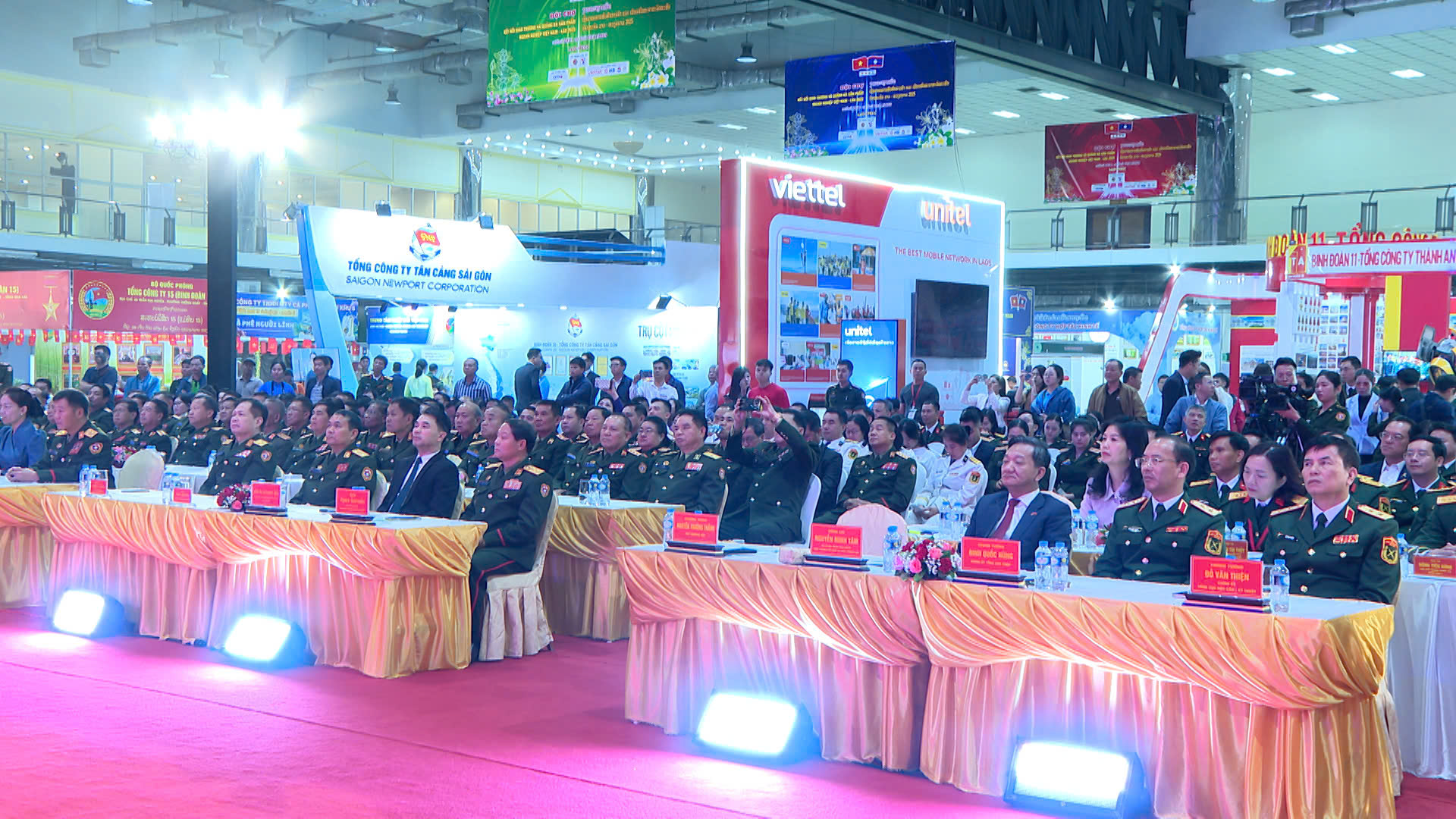 Khai mạc hội chợ Việt Nam - Lào 2025: Thắt chặt hữu nghị, mở rộng hợp tác - Ảnh 5.