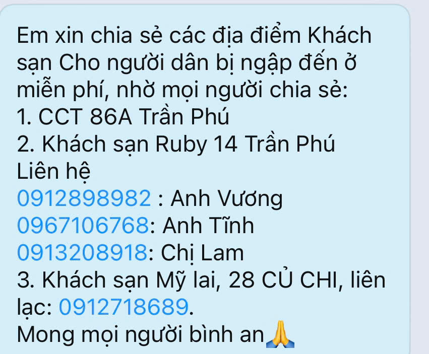 [eMagazine] - H&igrave;nh ảnh người d&acirc;n miền Trung oằn m&igrave;nh giữa biển lũ - Ảnh 31.