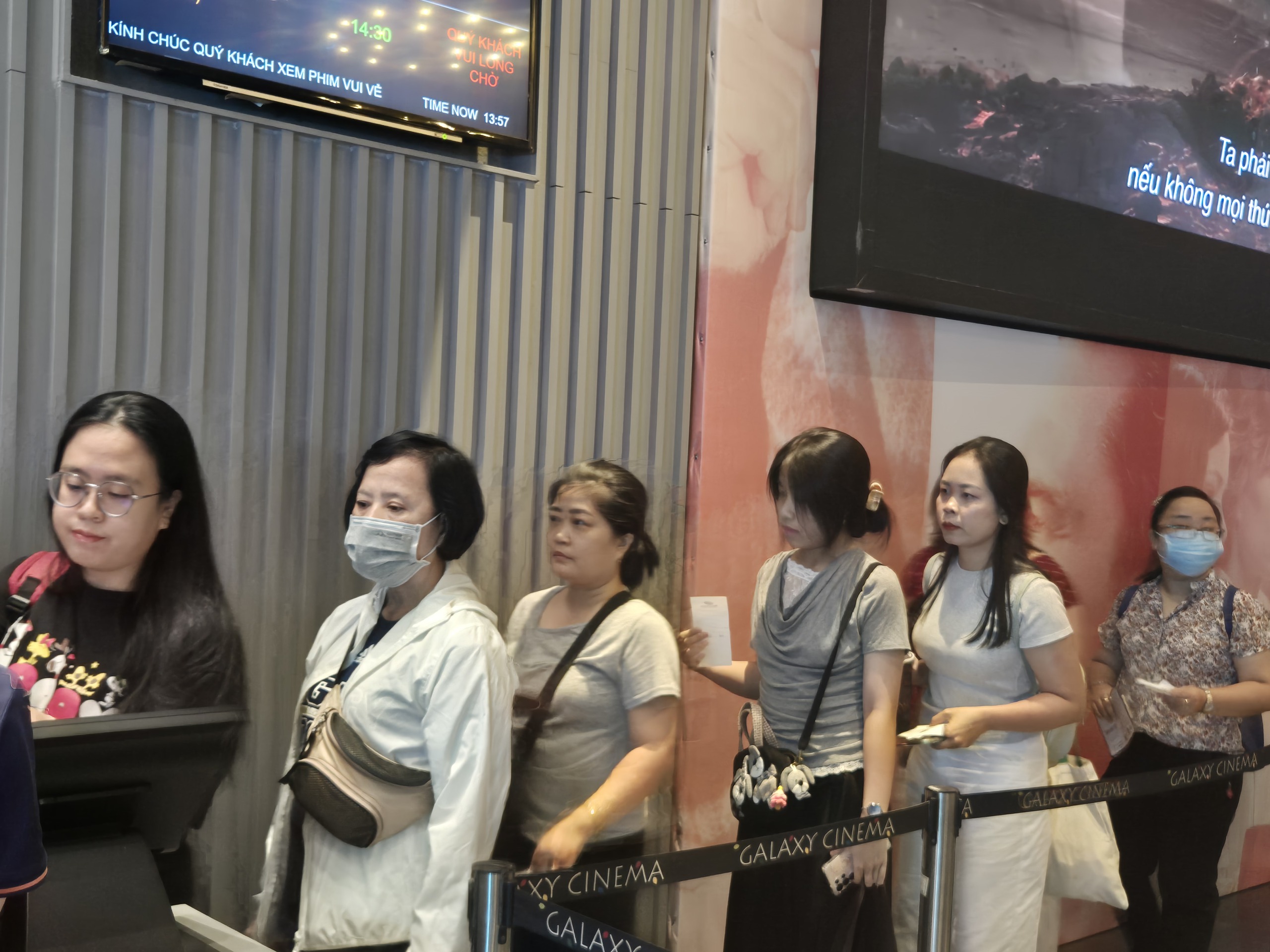 Tạ, Cường, T&uacute; của "Mưa đỏ" khuấy đảo kh&aacute;n giả LHP VN lần XXIV - Ảnh 1.