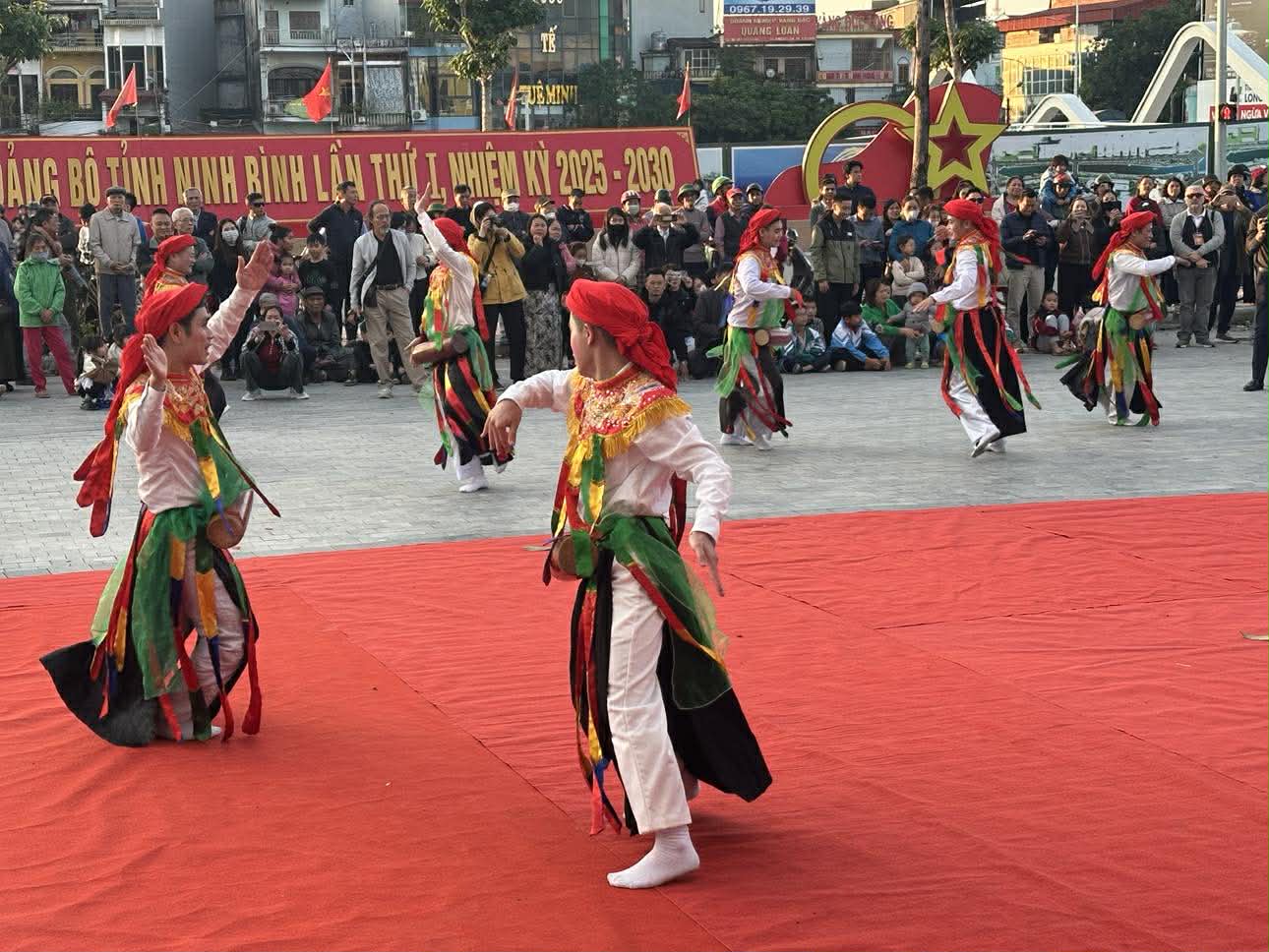 Lễ diễu h&agrave;nh nghệ thuật đường phố Ninh B&igrave;nh - dấu ấn đẹp tại Festival s&acirc;n khấu thử nghiệm - Ảnh 12.