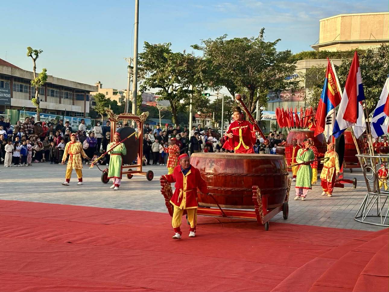 Lễ diễu h&agrave;nh nghệ thuật đường phố Ninh B&igrave;nh - dấu ấn đẹp tại Festival s&acirc;n khấu thử nghiệm - Ảnh 9.