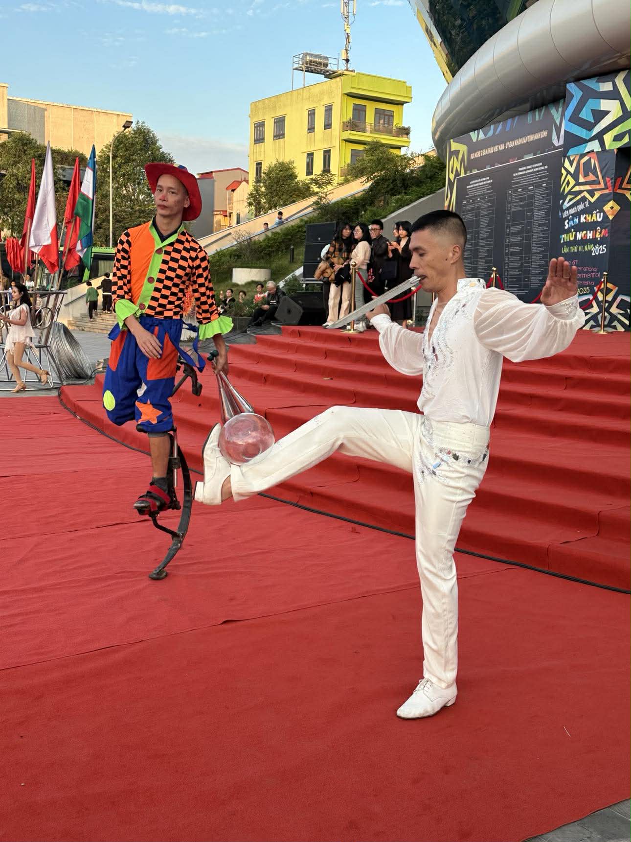 Lễ diễu h&agrave;nh nghệ thuật đường phố Ninh B&igrave;nh - dấu ấn đẹp tại Festival s&acirc;n khấu thử nghiệm - Ảnh 5.