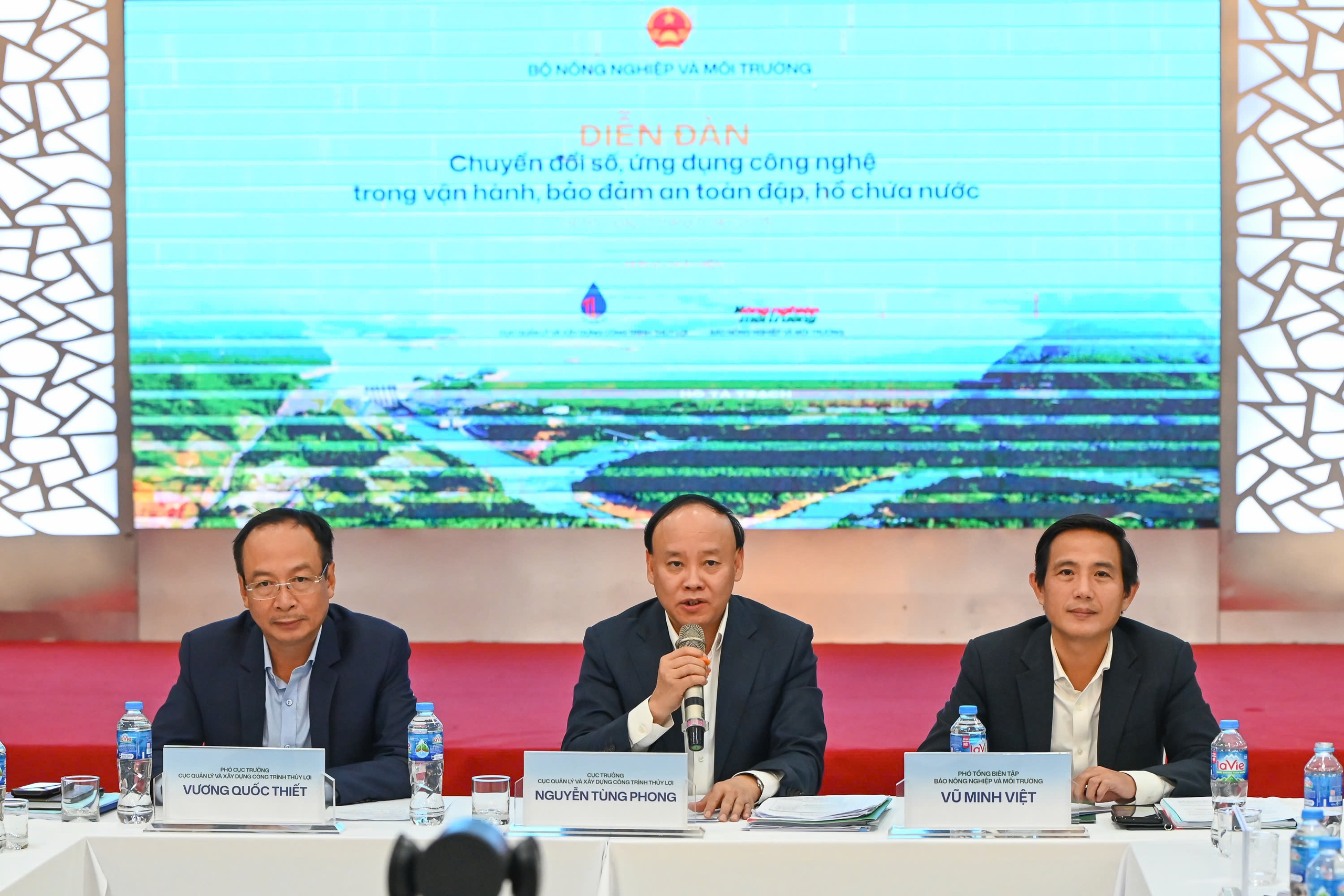 Mưa lũ bất thường v&agrave; th&aacute;ch thức Quản l&yacute; hồ đập tại việt nam - Ảnh 1.