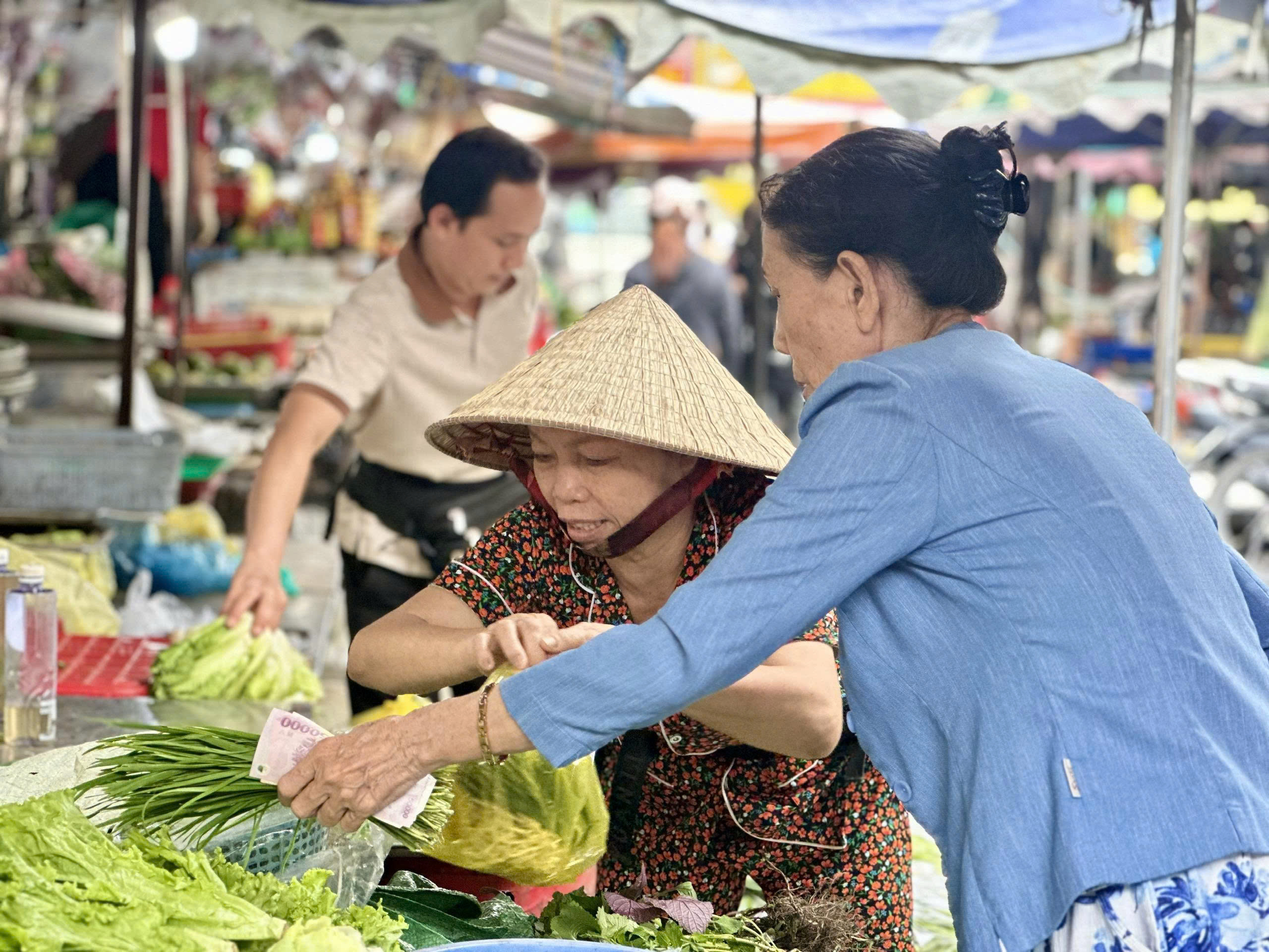 Kiểm soát lạm phát cuối năm 2025 tại Việt Nam: Giải pháp hiệu quả cần thiết - Ảnh 1.
