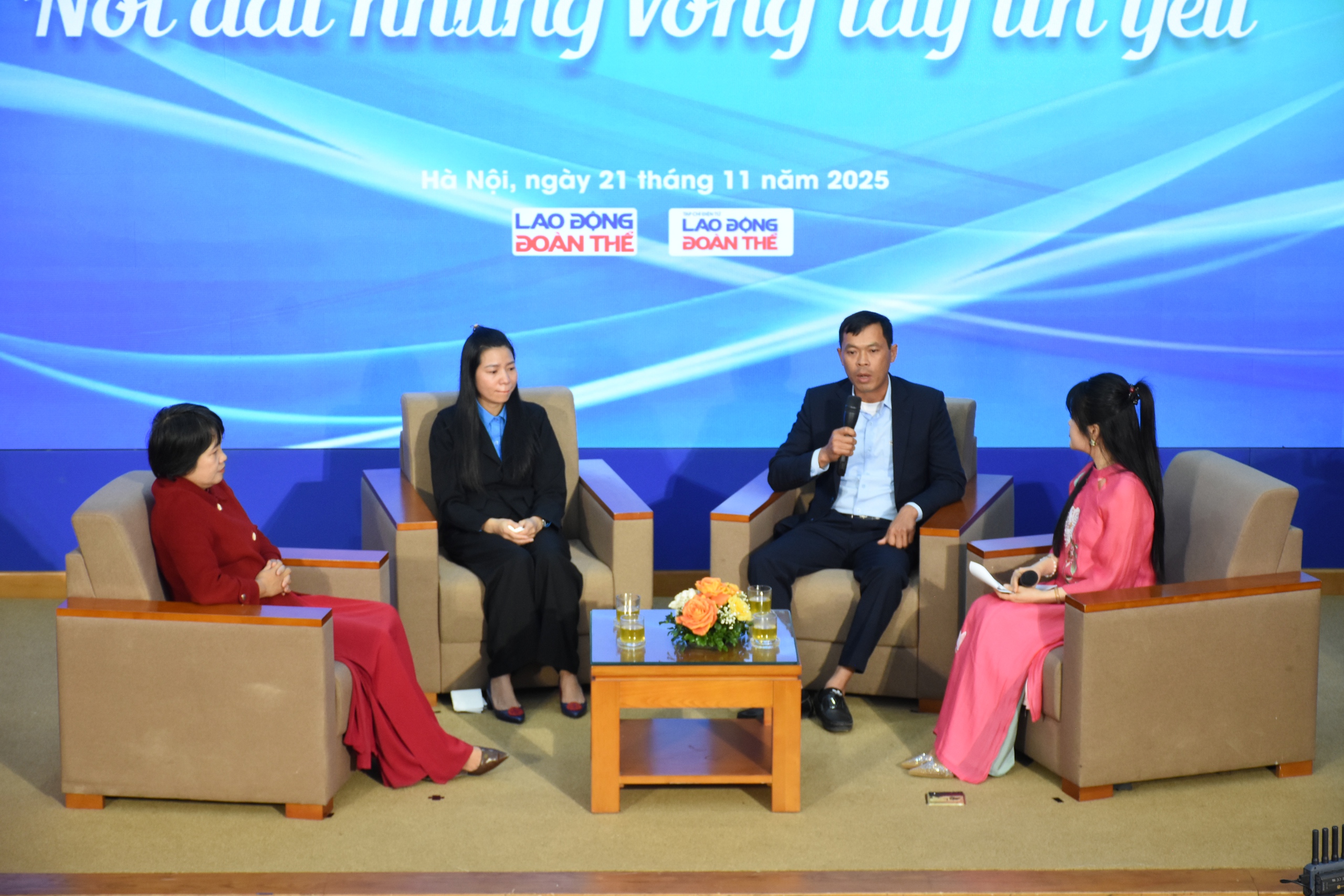 Trao giải cuộc thi viết "V&ograve;ng tay c&ocirc;ng đo&agrave;n" l&acirc;̀n thứ V  - Ảnh 4.