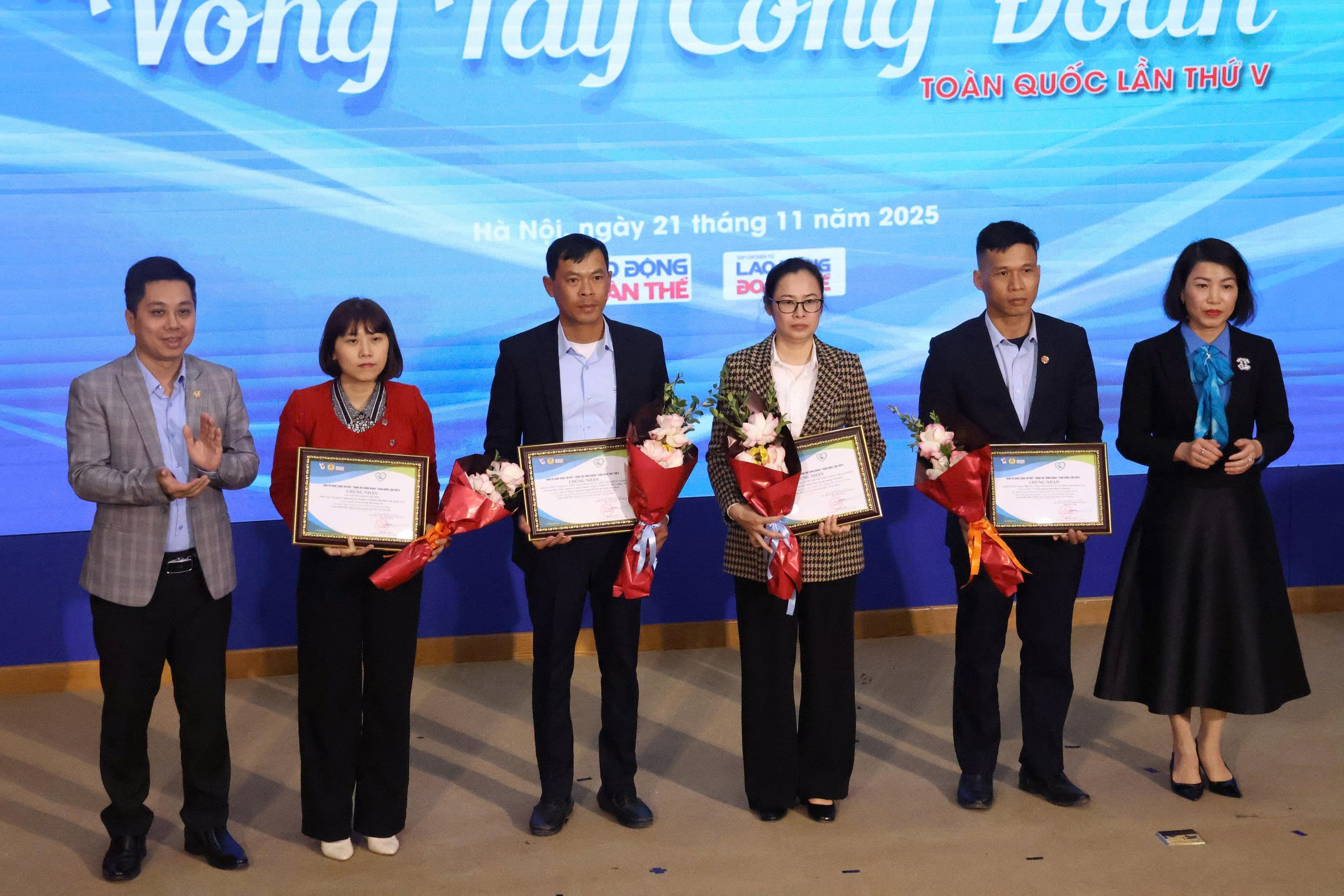 Trao giải cuộc thi viết "V&ograve;ng tay c&ocirc;ng đo&agrave;n" l&acirc;̀n thứ V  - Ảnh 8.
