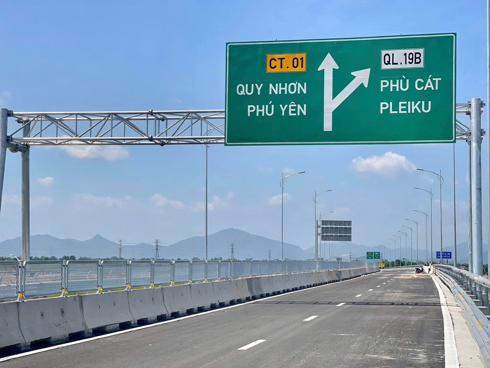 Kh&aacute;nh th&agrave;nh dự &aacute;n lớn ch&agrave;o mừng Đại hội XIV của Đảng: Khẩn trương chuẩn bị - Ảnh 1.