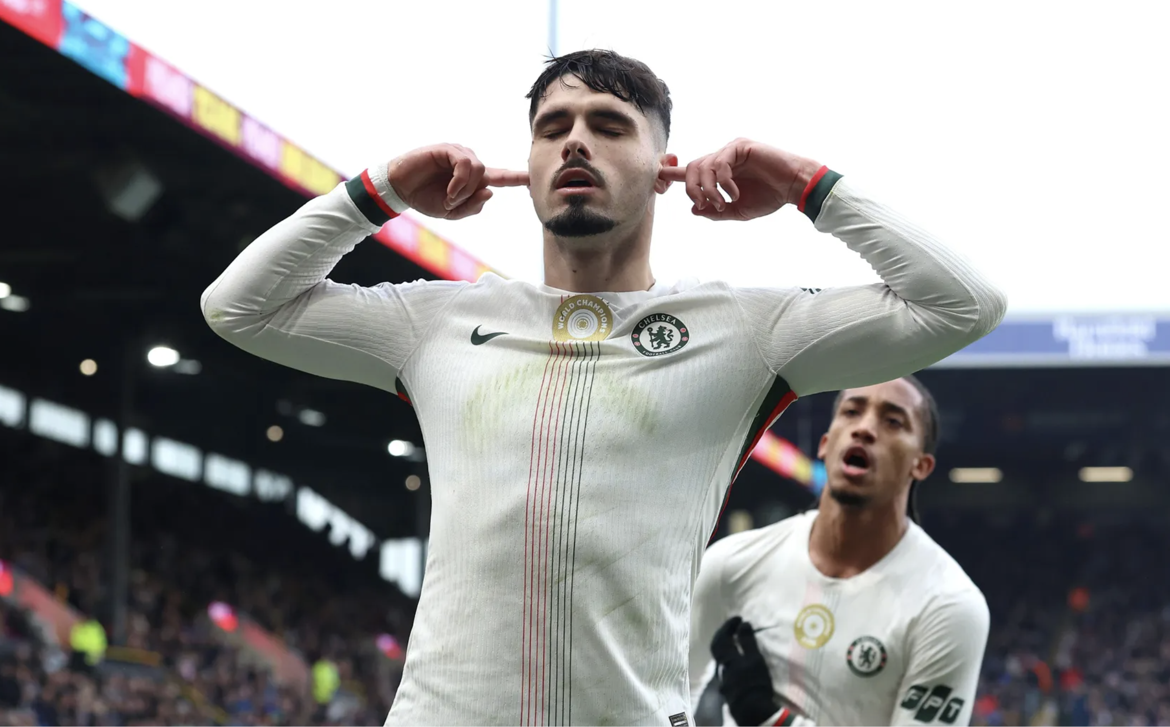 Hạ chủ nh&agrave; Burnley, Chelsea lần đầu l&ecirc;n Top 2 Ngoại hạng - Ảnh 3.