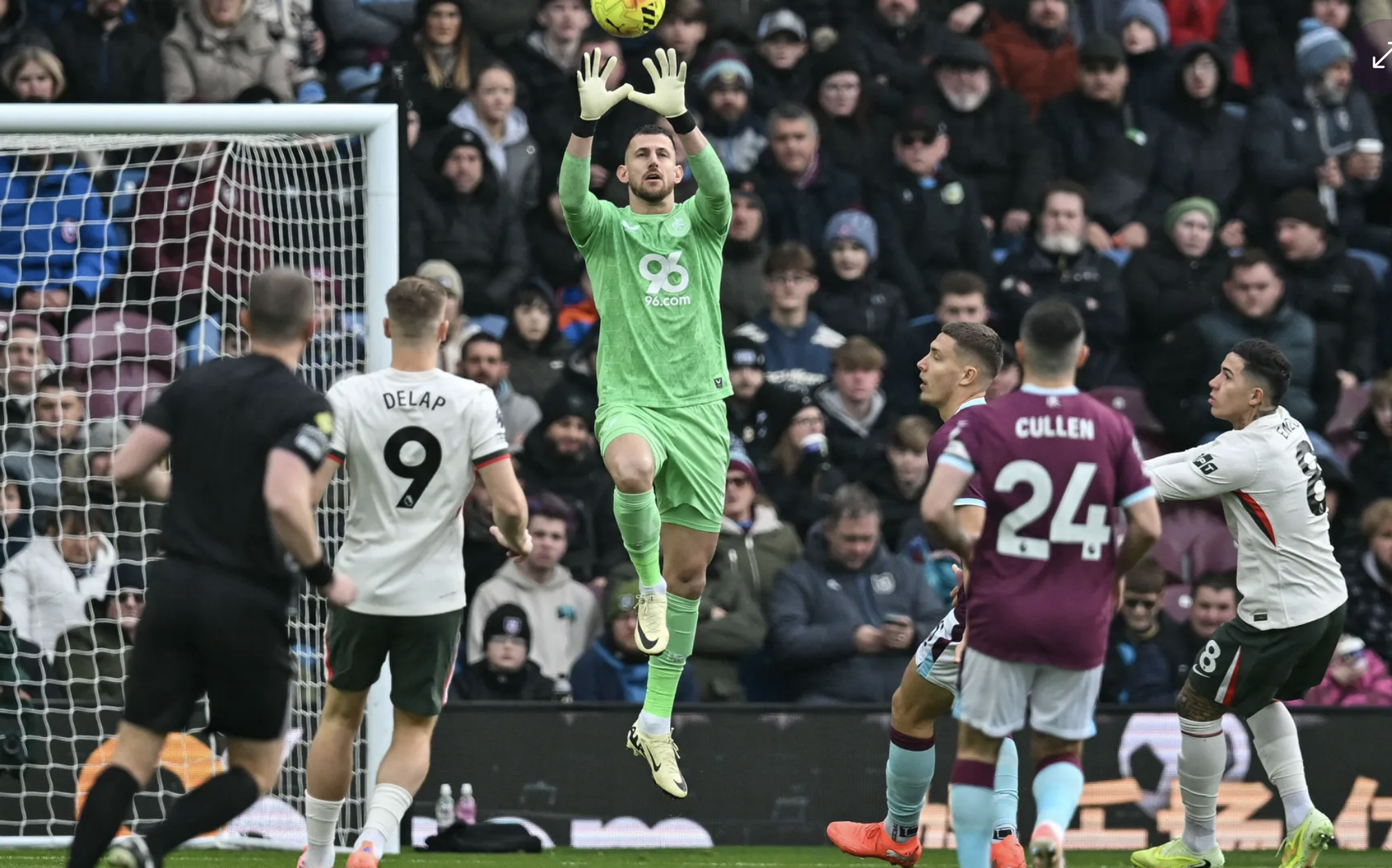 Hạ chủ nh&agrave; Burnley, Chelsea lần đầu l&ecirc;n Top 2 Ngoại hạng - Ảnh 1.