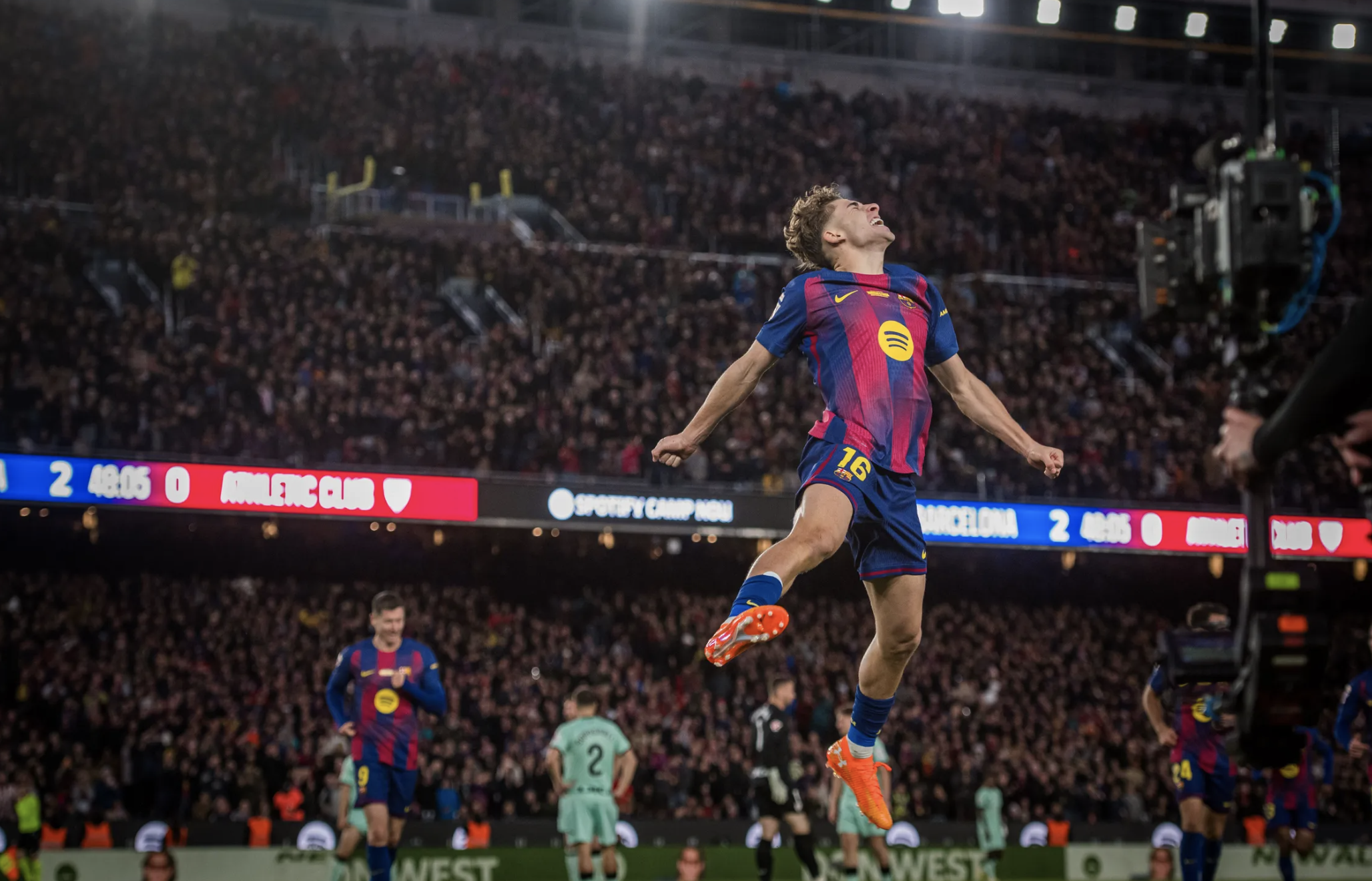 Barcelona thắng tưng bừng ngày trở lại Nou Camp - Ảnh 4.