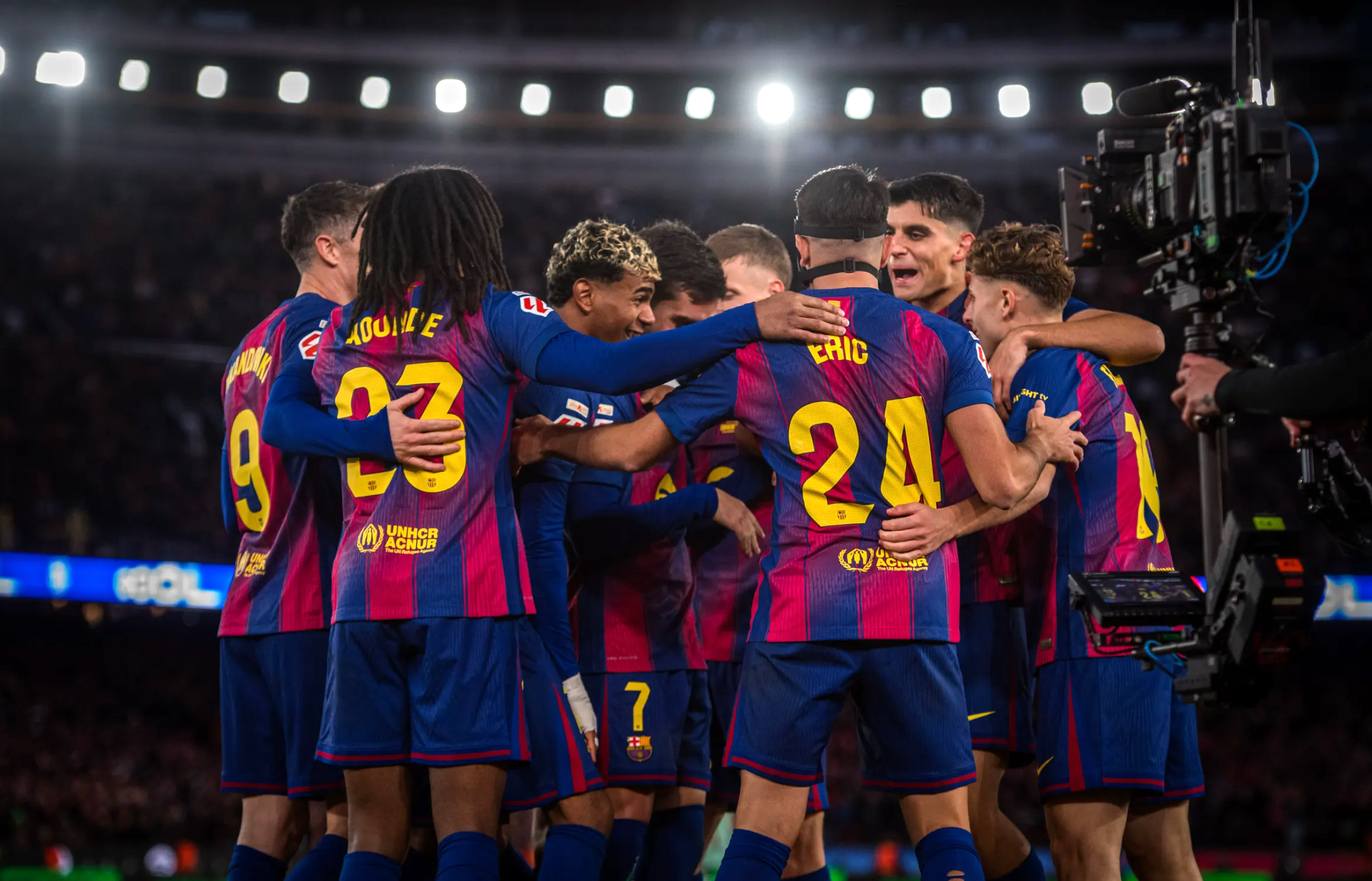 Barcelona thắng tưng bừng ngày trở lại Nou Camp - Ảnh 6.