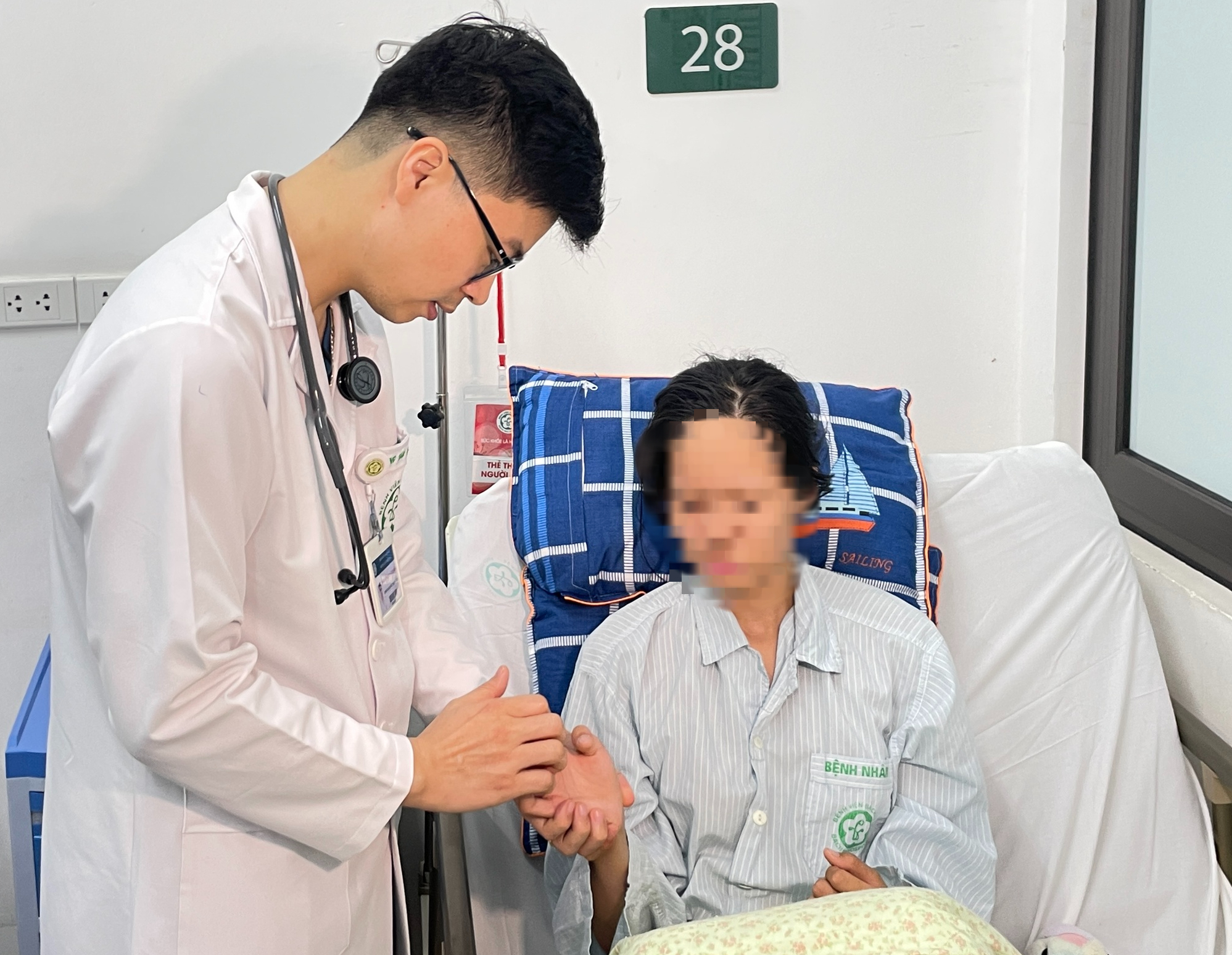 Nhiều người trẻ &ldquo;sập nguồn&rdquo; v&igrave; thức khuya? - Ảnh 2.