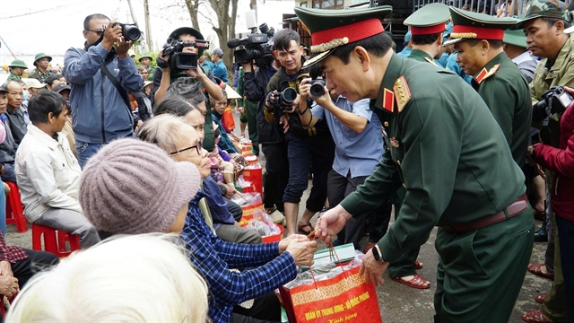 Nation mobilises support for flood-hit communities - Ảnh 1.