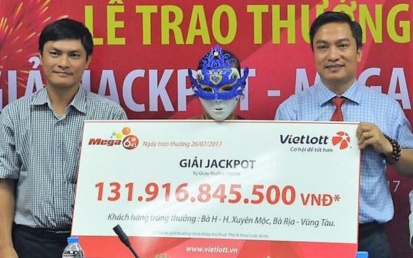 Vì sao người trúng số được phép đeo mặt nạ?