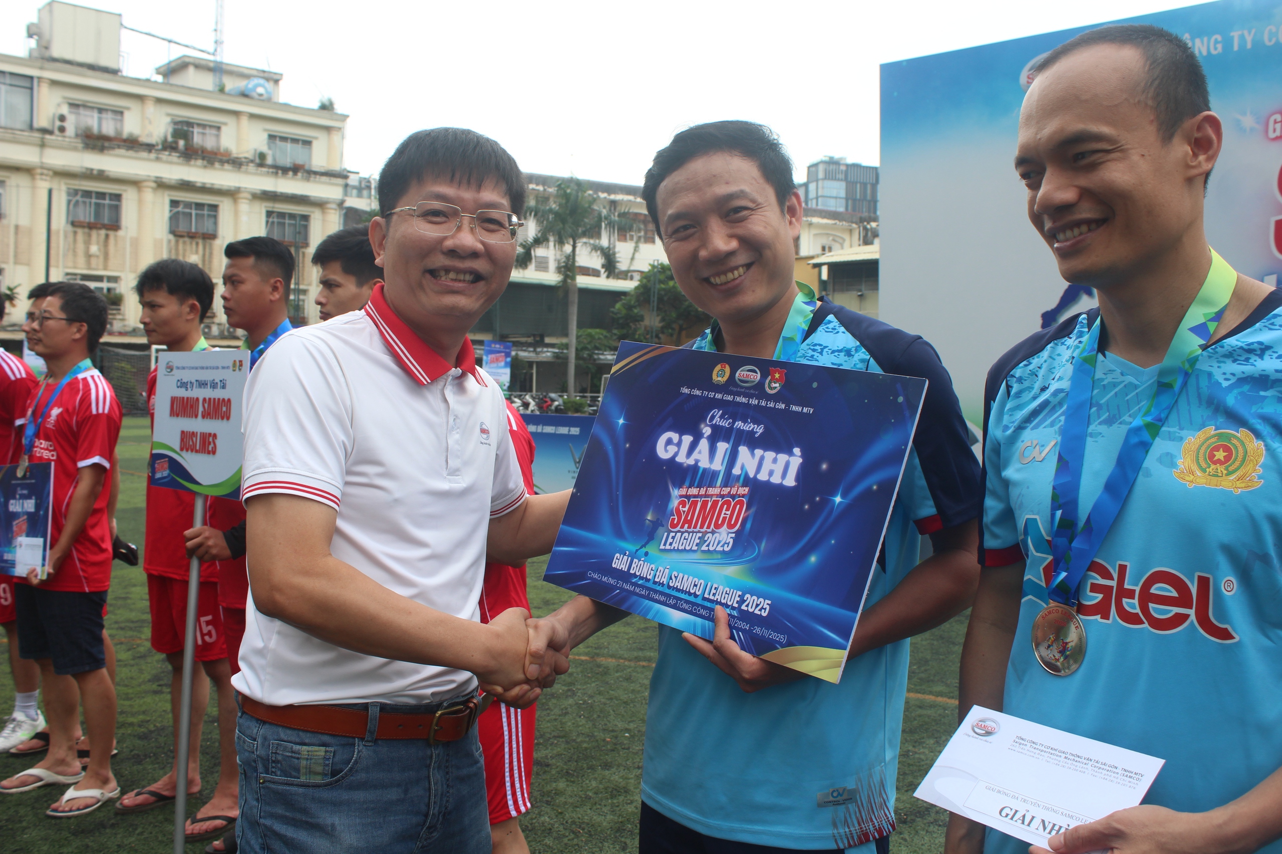 X&iacute; Nghiệp Isamco v&agrave; Bệnh viện Răng H&agrave;m Mặt c&ugrave;ng đoạt c&uacute;p v&ocirc; địch SAMCO LEAGUE 2025 - Ảnh 7.