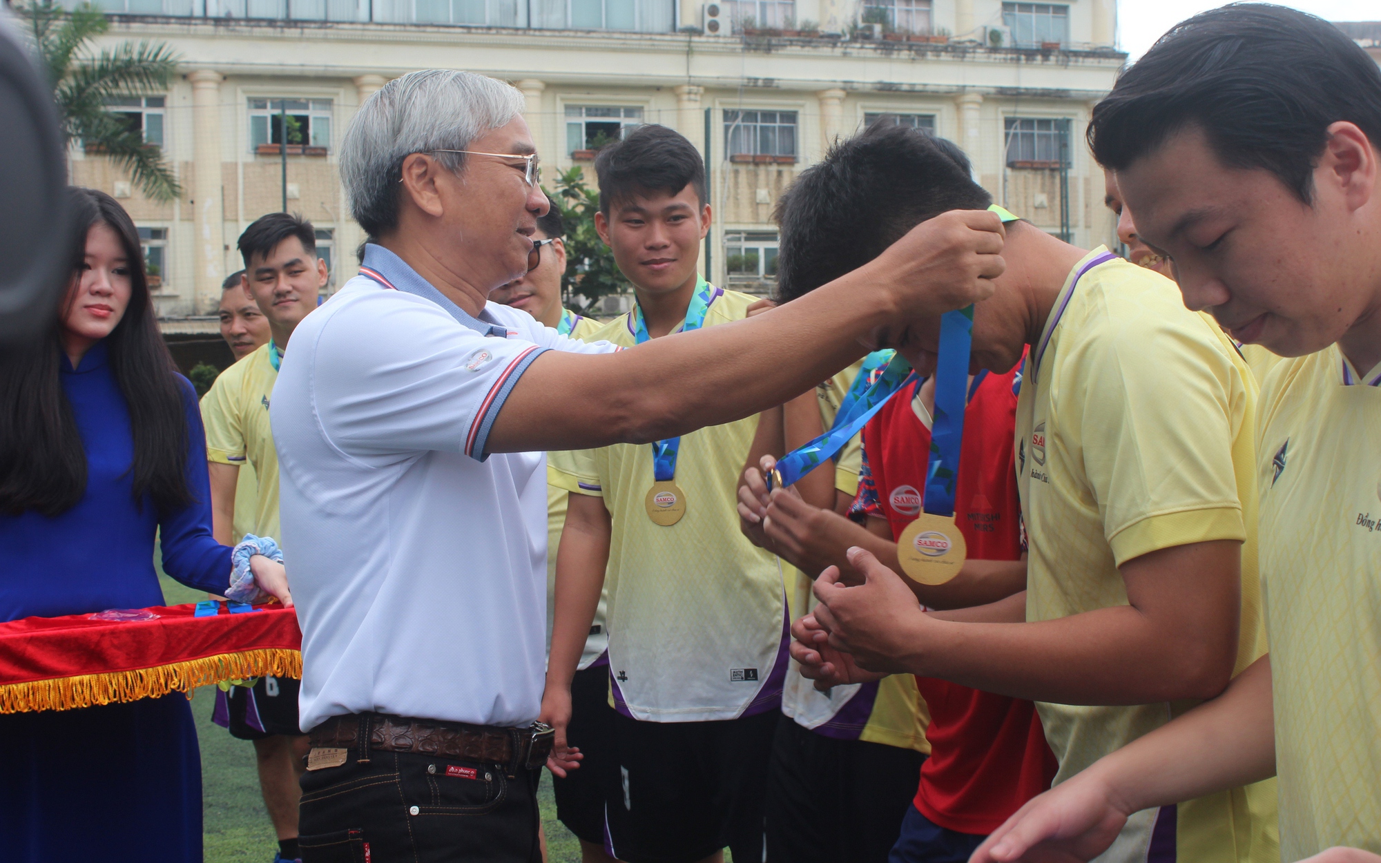 Xí Nghiệp Isamco và Bệnh viện Răng Hàm Mặt cùng đoạt Cúp vô địch SAMCO LEAGUE 2025