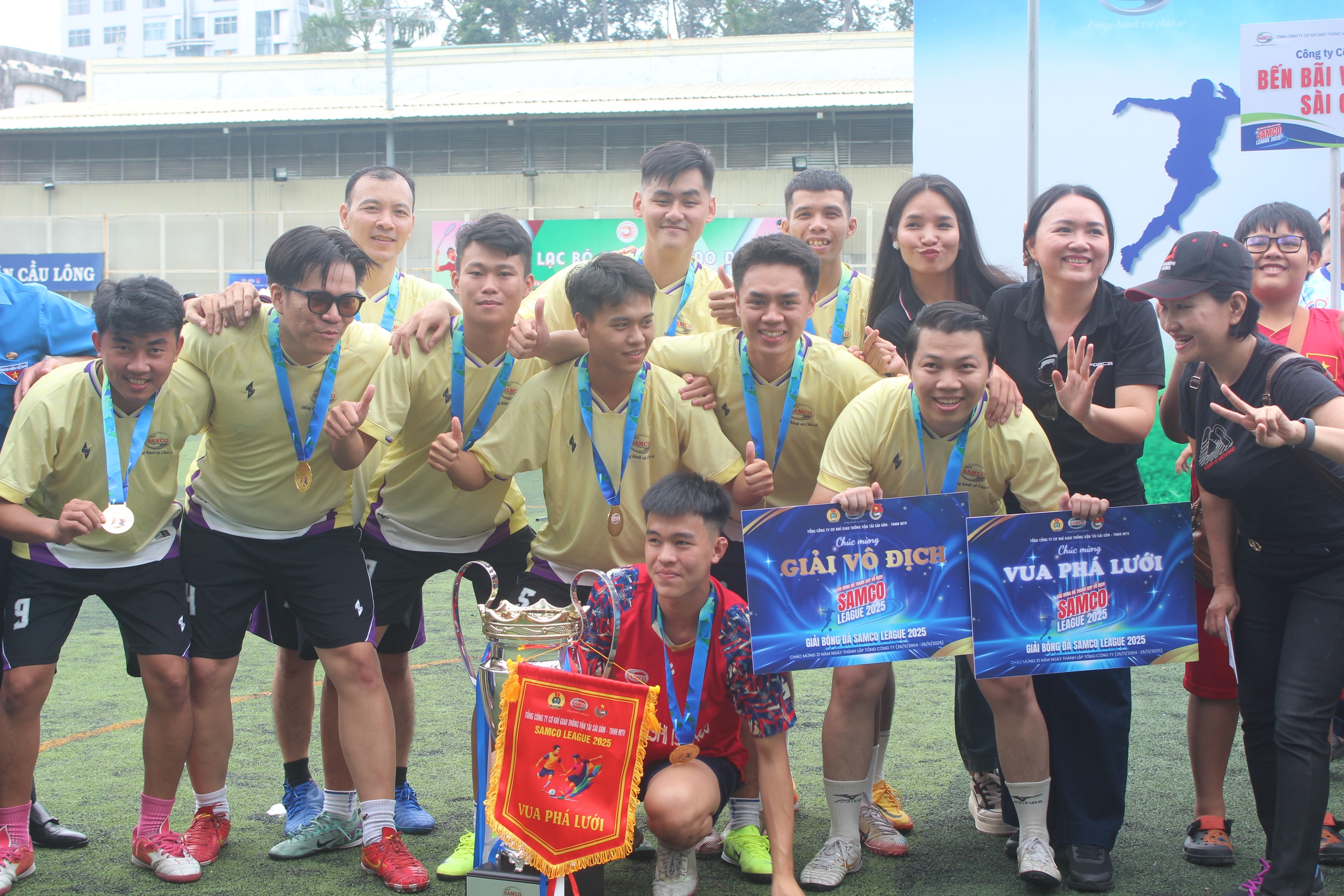 X&iacute; Nghiệp Isamco v&agrave; Bệnh viện Răng H&agrave;m Mặt c&ugrave;ng đoạt c&uacute;p v&ocirc; địch SAMCO LEAGUE 2025 - Ảnh 3.