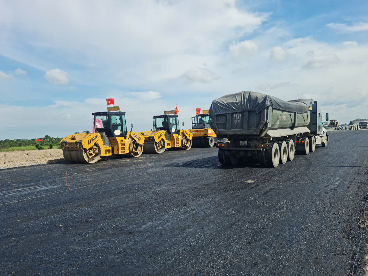 Hình ảnh mới nhất từ tuyến cao tốc Châu Đốc - Cần Thơ - Sóc Trăng đang thi công - Ảnh 4.