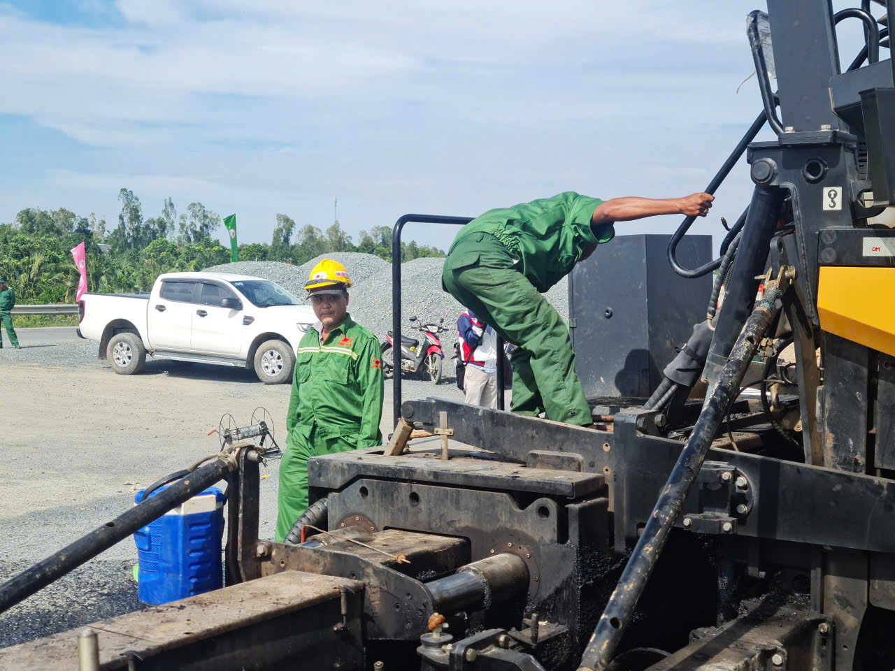 Hình ảnh mới nhất từ tuyến cao tốc Châu Đốc - Cần Thơ - Sóc Trăng đang thi công - Ảnh 5.