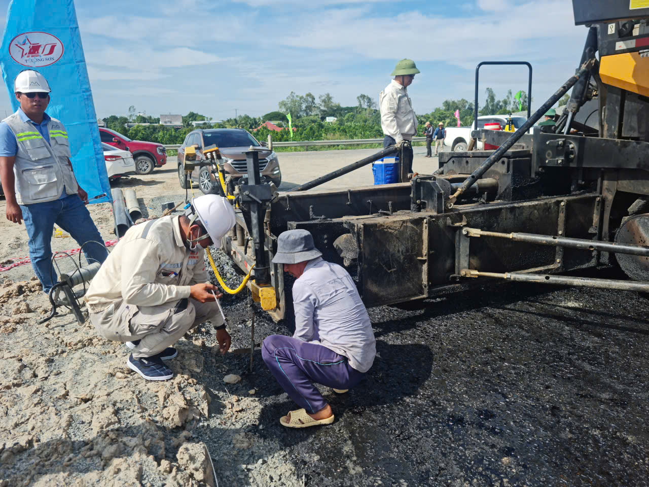 Hình ảnh mới nhất từ tuyến cao tốc Châu Đốc - Cần Thơ - Sóc Trăng đang thi công - Ảnh 6.
