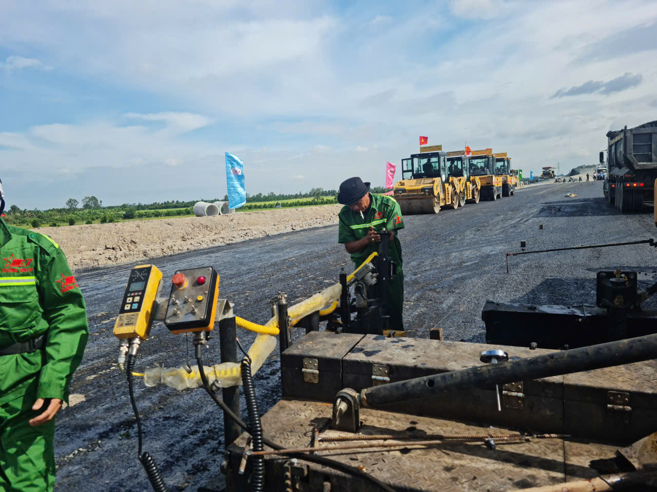 Hình ảnh mới nhất từ tuyến cao tốc Châu Đốc - Cần Thơ - Sóc Trăng đang thi công - Ảnh 7.