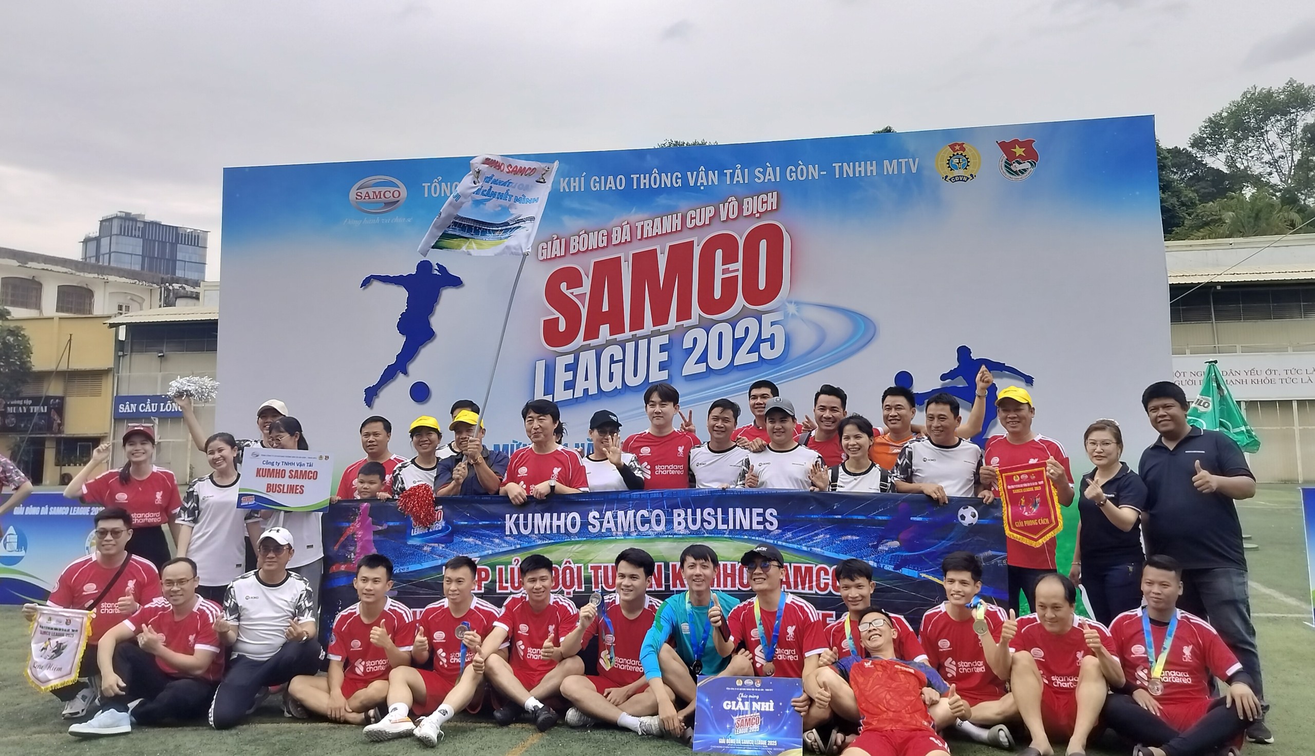 X&iacute; Nghiệp Isamco v&agrave; Bệnh viện Răng H&agrave;m Mặt c&ugrave;ng đoạt c&uacute;p v&ocirc; địch SAMCO LEAGUE 2025 - Ảnh 9.