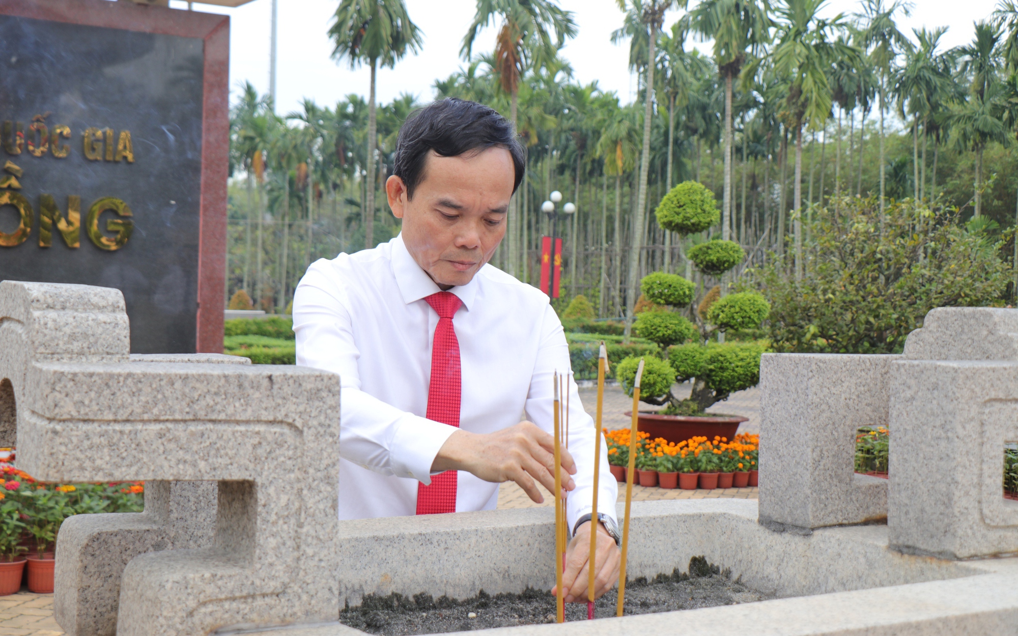 L&atilde;nh đạo TPHCM thăm c&aacute;n bộ chiến sĩ v&agrave; nh&acirc;n d&acirc;n tr&ecirc;n quần đảo Trường Sa - Ảnh 4.