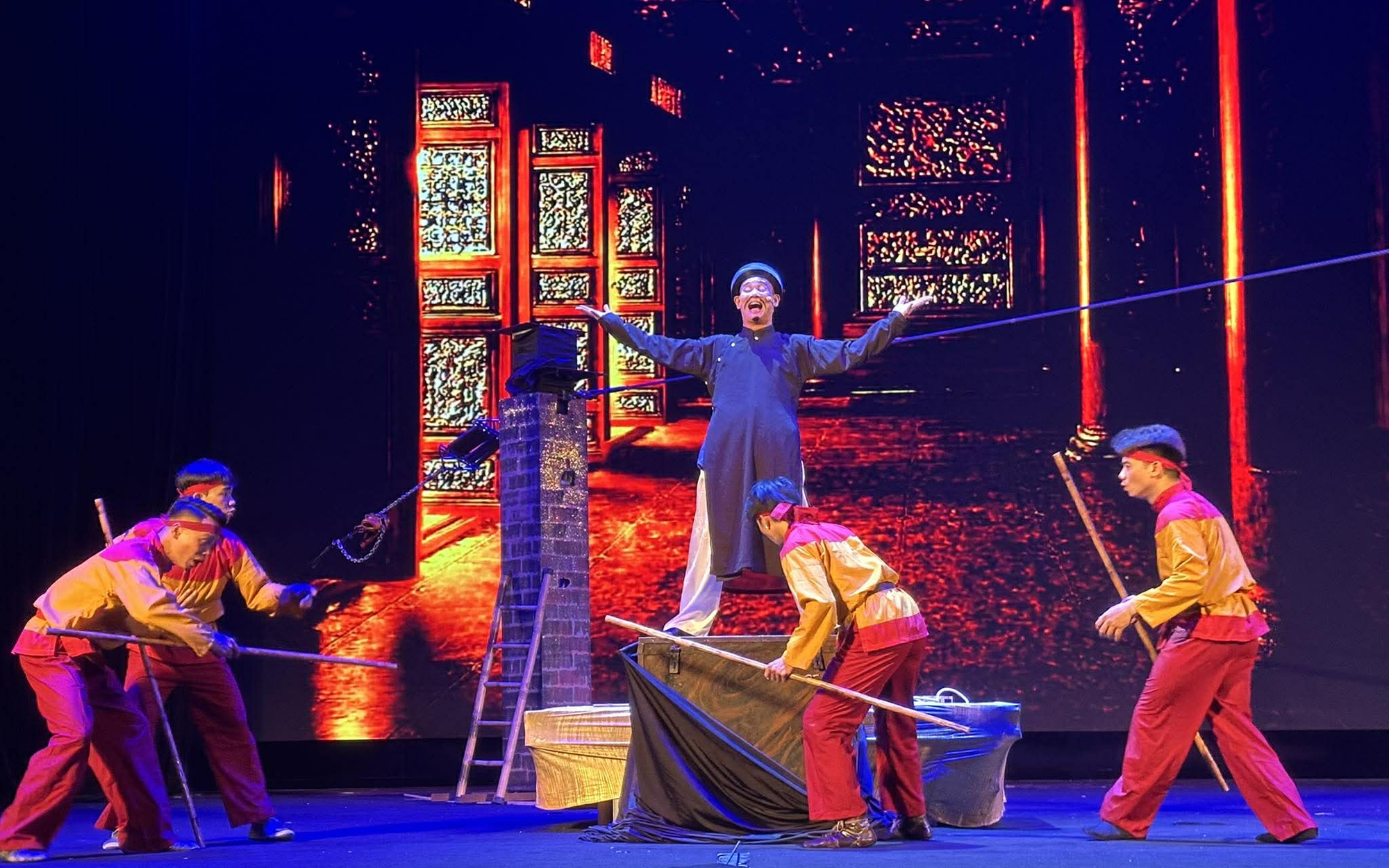 "Nghêu Sò Ốc Hến" được kể bằng nghệ thuật xiếc, tạo tiếng cười trong không gian thử nghiệm