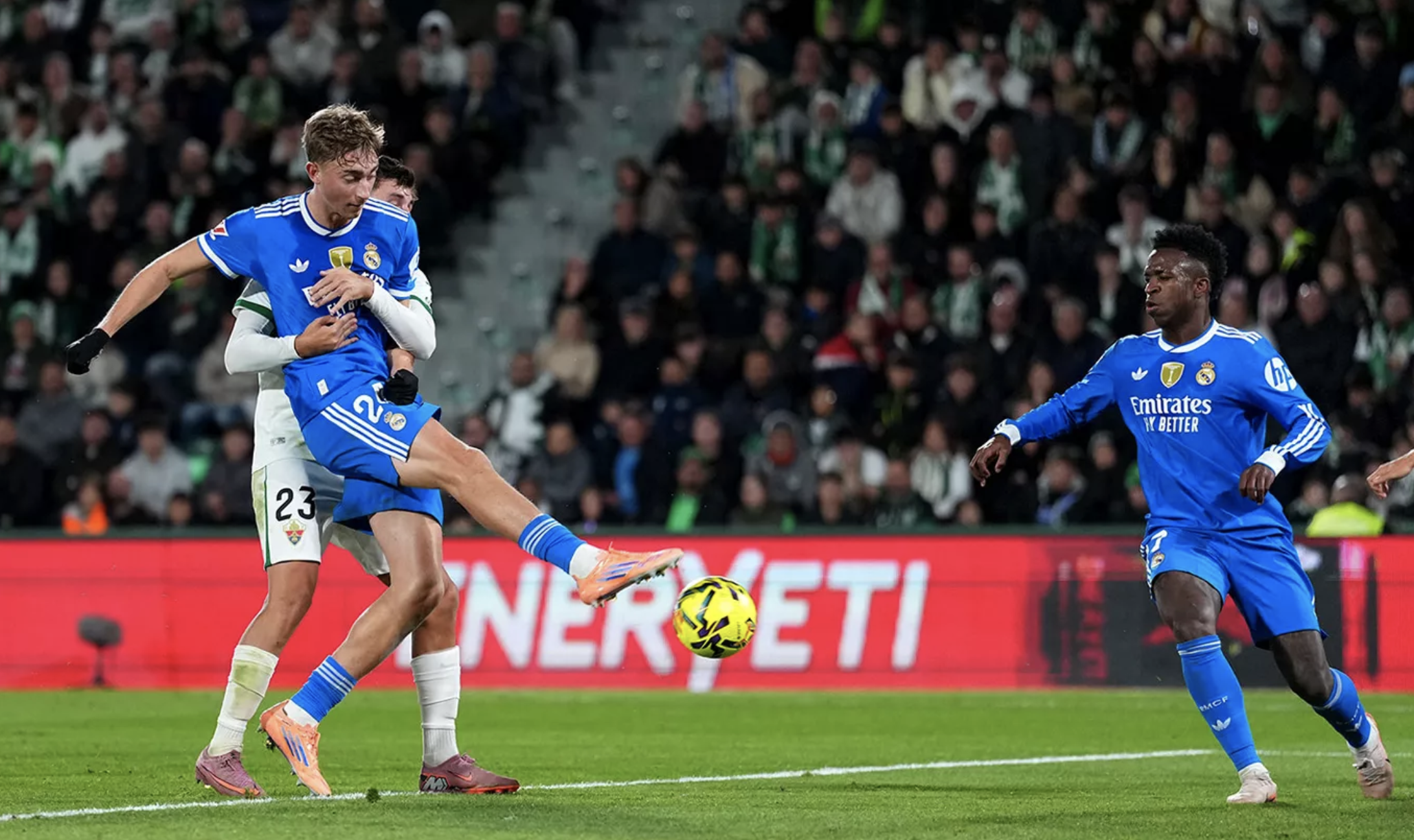 Jude Bellingham gi&uacute;p Real Madrid đ&ograve;i ng&ocirc;i đầu La Liga - Ảnh 4.