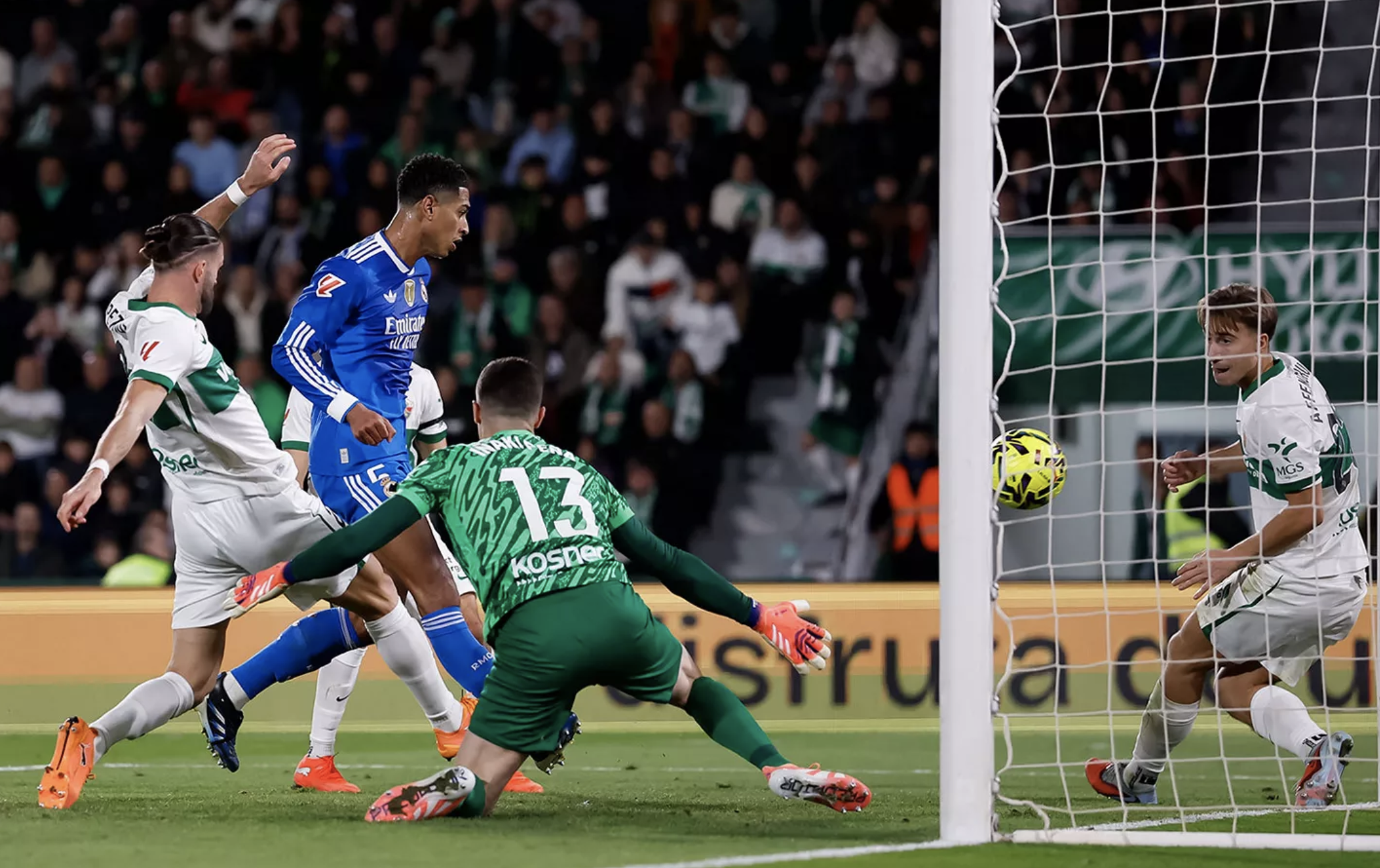 Jude Bellingham gi&uacute;p Real Madrid đ&ograve;i ng&ocirc;i đầu La Liga - Ảnh 6.