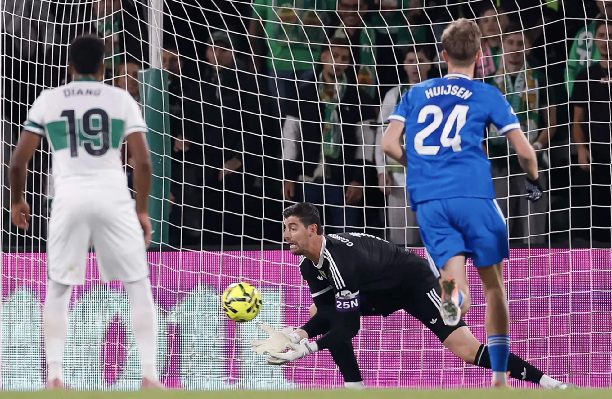 Jude Bellingham gi&uacute;p Real Madrid đ&ograve;i ng&ocirc;i đầu La Liga - Ảnh 1.