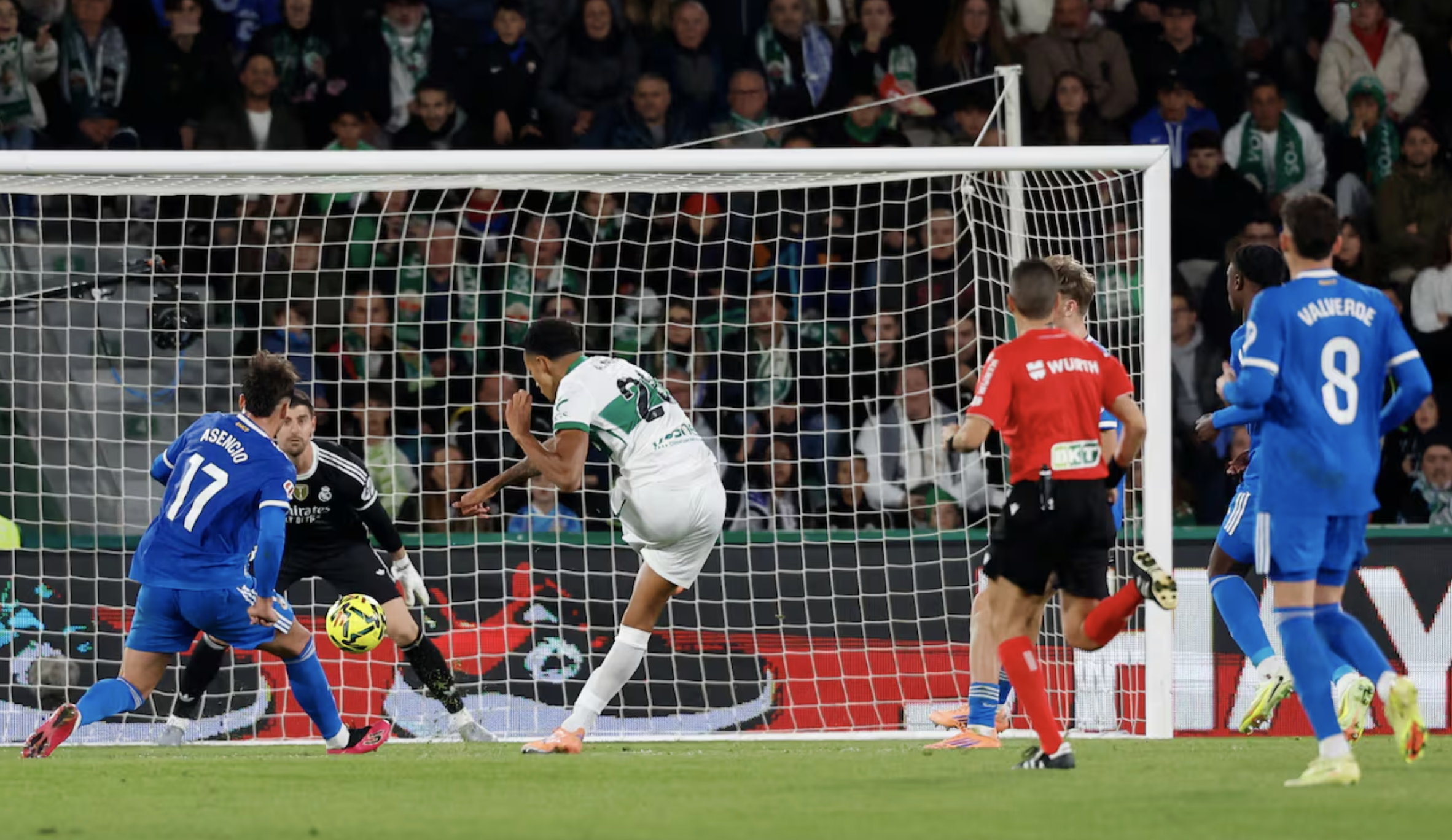 Jude Bellingham gi&uacute;p Real Madrid đ&ograve;i ng&ocirc;i đầu La Liga - Ảnh 5.