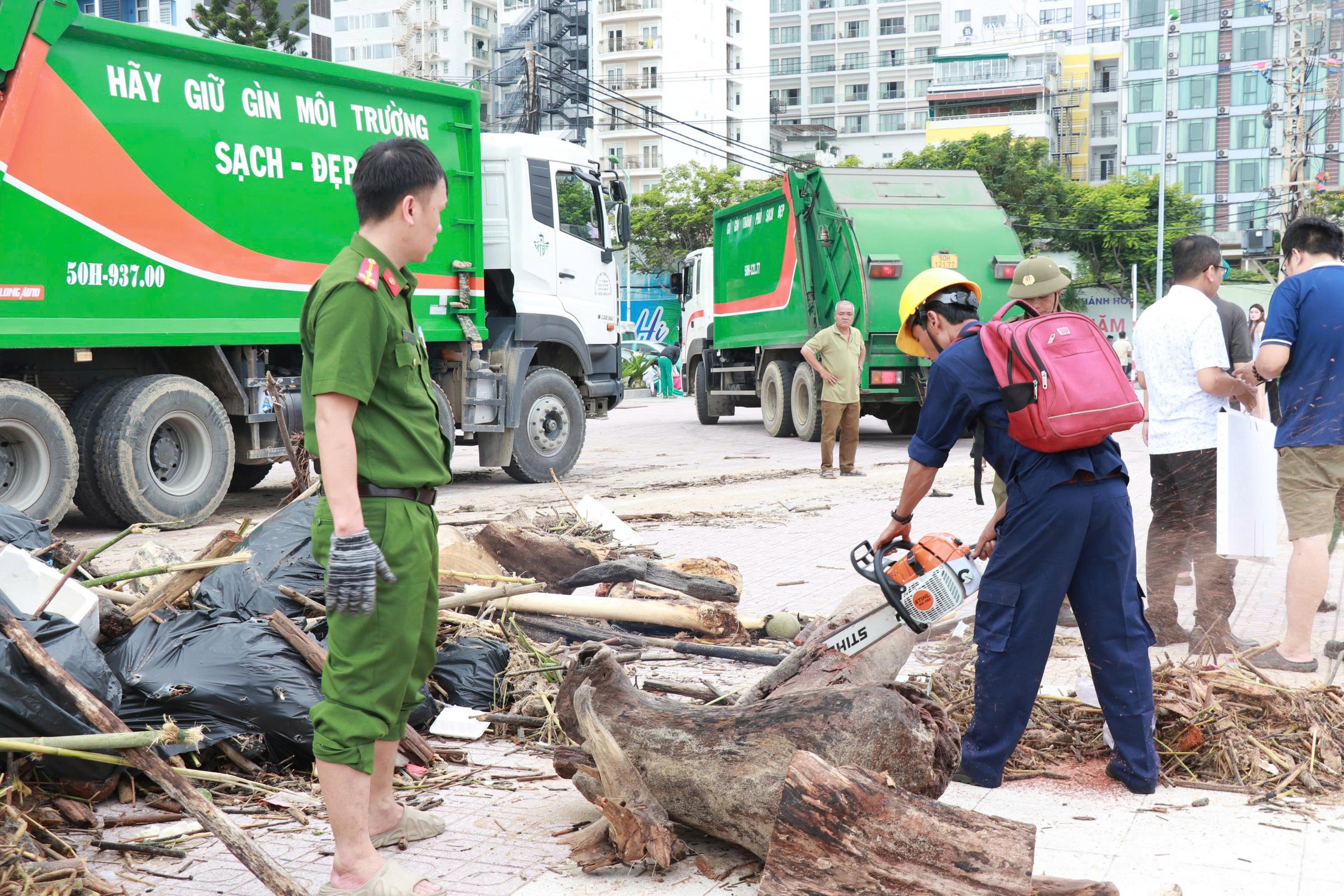 Th&agrave;nh phố Hồ Ch&iacute; Minh hỗ trợ Kh&aacute;nh H&ograve;a khắc phục thiệt hại mưa lũ - Ảnh 4.