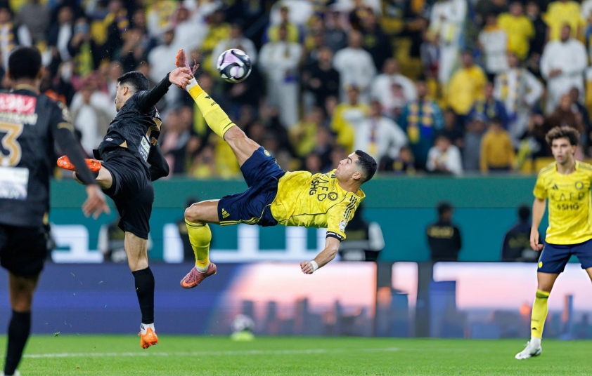 Ronaldo t&aacute;i hiện "xe đạp chổng ngược" hạ Juventus, Al-Nassr tiếp tục thăng hoa - Ảnh 2.