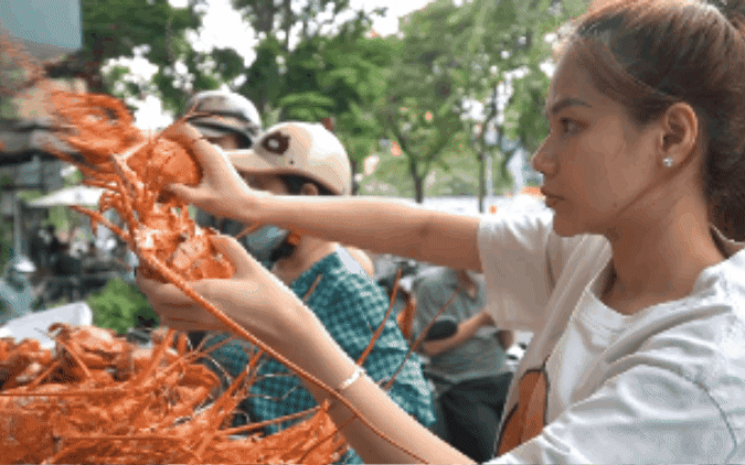 Trung Quốc mạnh tay chi tiền mua tôm hùm Việt, xuất khẩu tăng đột biến - Ảnh 2.