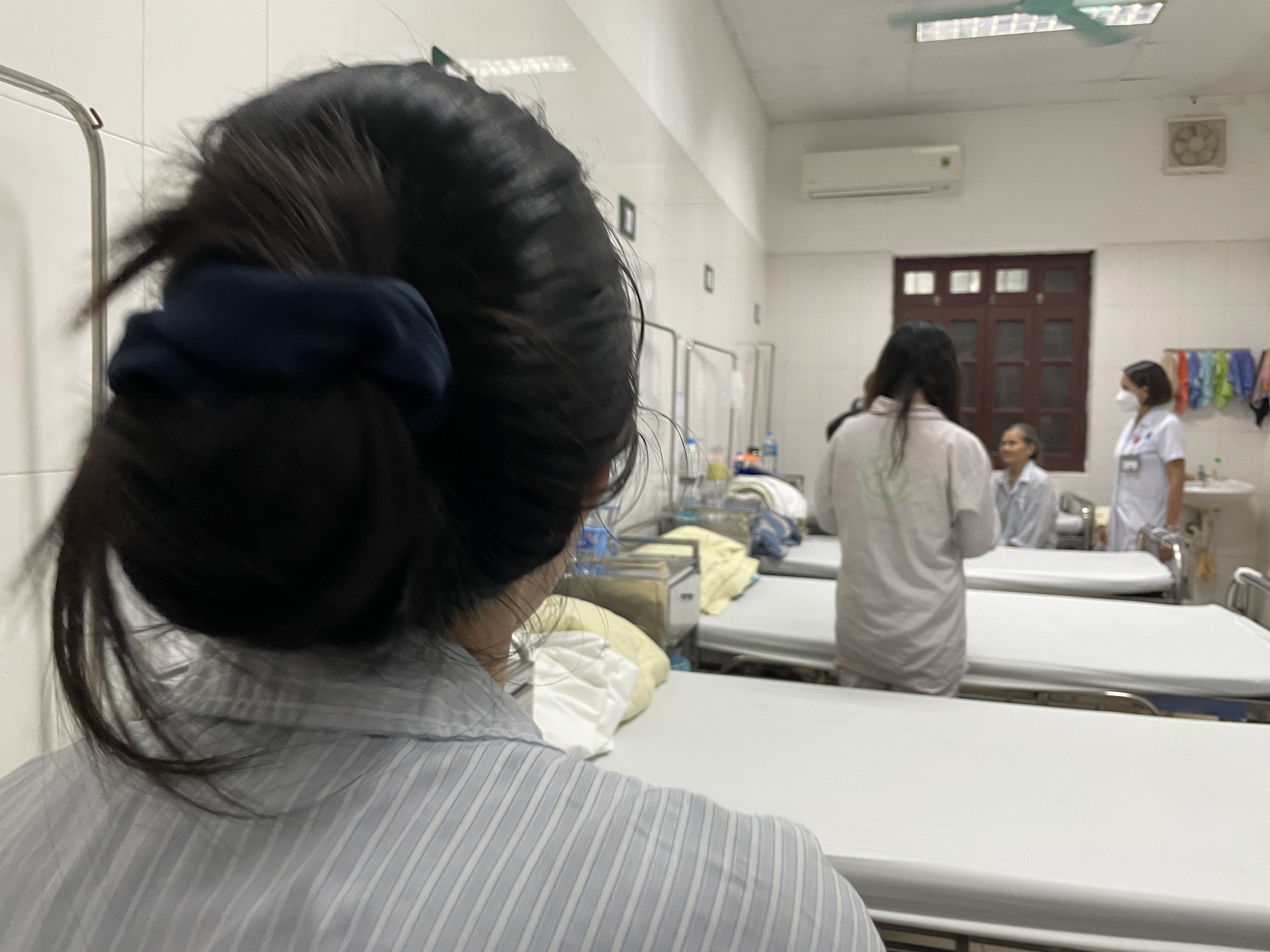 Nhiều người trẻ &ldquo;sập nguồn&rdquo; v&igrave; thức khuya? - Ảnh 1.