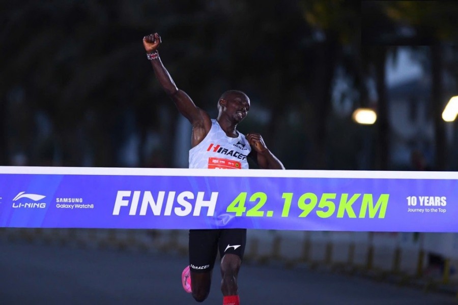 "Mưa" kỷ lục tại Giải Marathon Quốc tế Di Sản Hạ Long 2025 - Ảnh 3.
