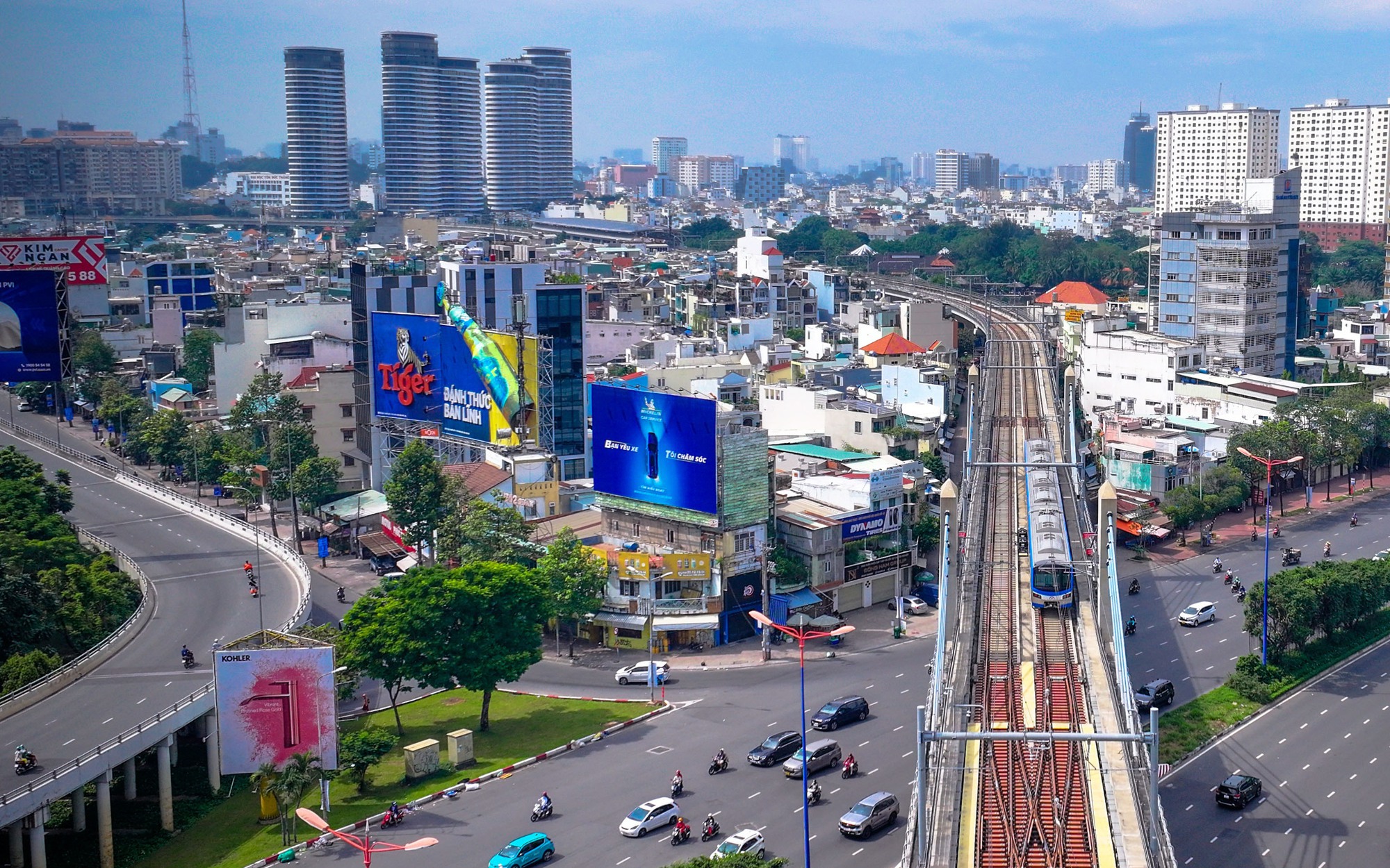 
Vận dụng bài học đặc sắc về "Tinh thần đoàn kết 
và sức mạnh quần chúng"
