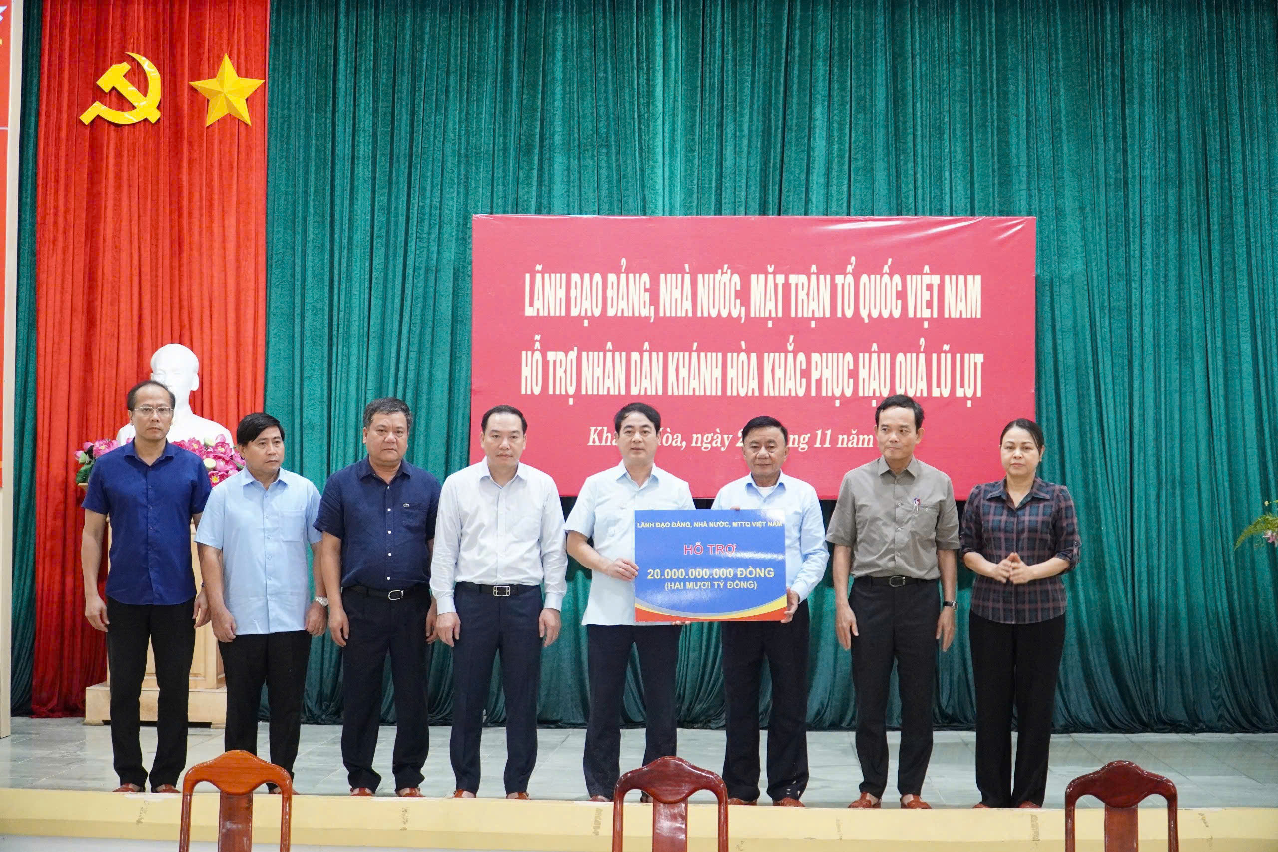 B&aacute;o ch&iacute; giữa t&acirc;m lũ: Cứu người, chặn tin giả v&agrave; khơi dậy triệu tr&aacute;i tim - Ảnh 35.