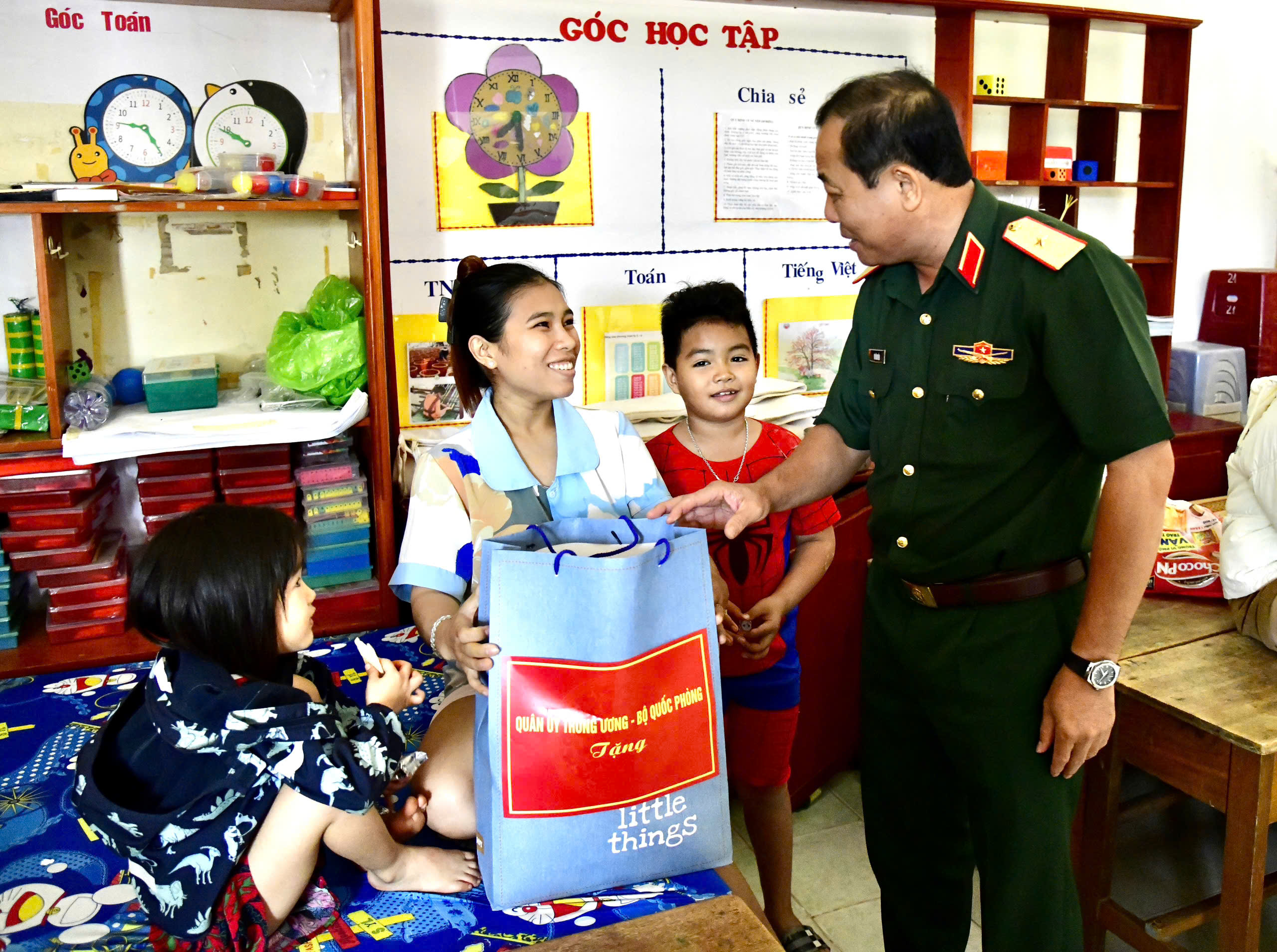 B&aacute;o ch&iacute; giữa t&acirc;m lũ: Cứu người, chặn tin giả v&agrave; khơi dậy triệu tr&aacute;i tim - Ảnh 30.