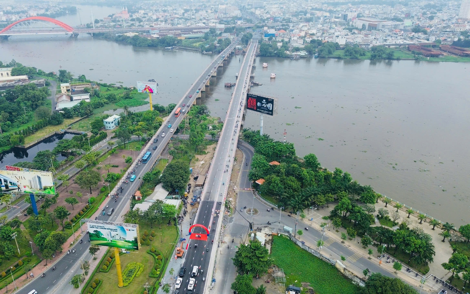 Hình ảnh cầu Bình Triệu 1 chính thức thông xe sáng nay